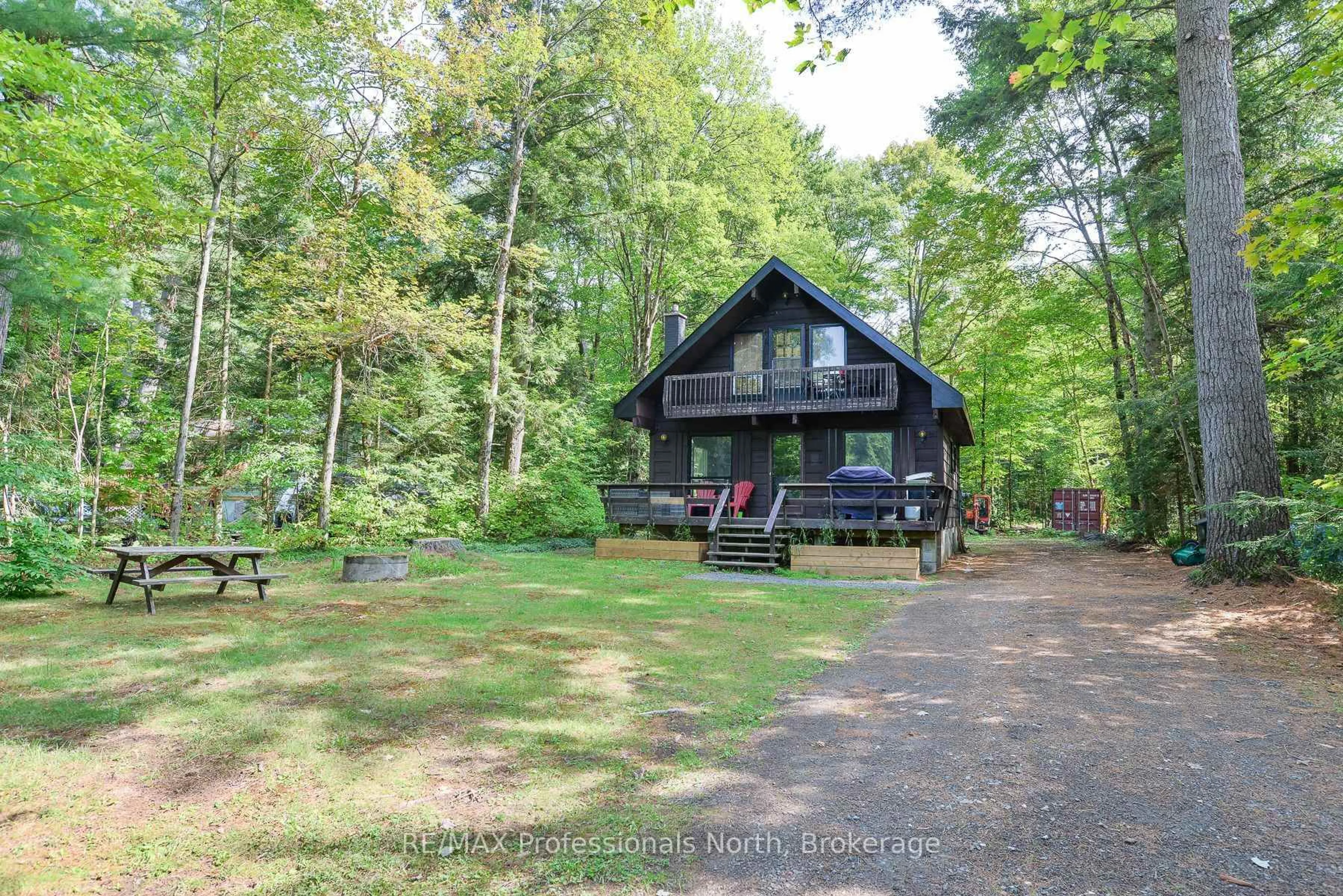 A pic from outside/outdoor area/front of a property/back of a property/a pic from drone, unknown for 1019 Springdale Shores PVT, Bracebridge Ontario P1L 1W9