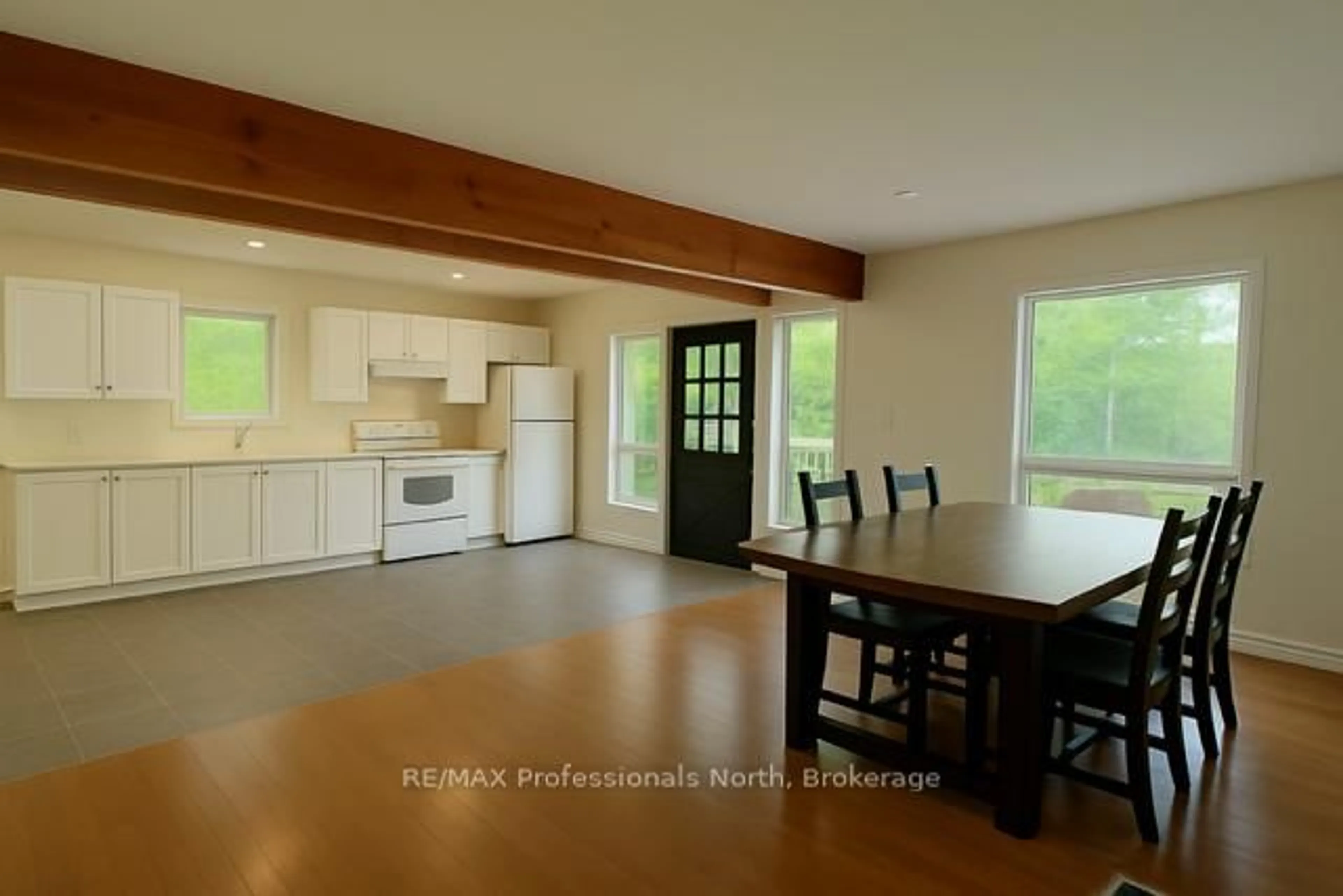 Open concept kitchen, wood/laminate floor for 1019 Springdale Shores PVT, Bracebridge Ontario P1L 1W9