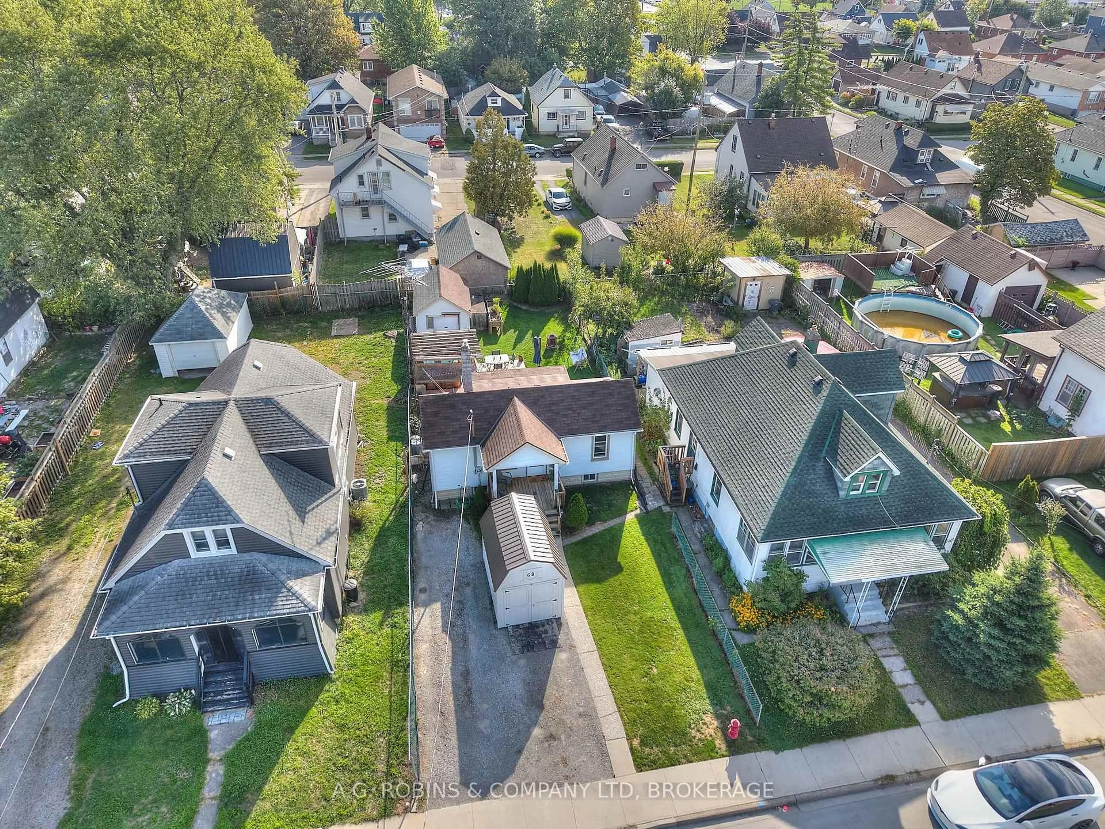 A pic from outside/outdoor area/front of a property/back of a property/a pic from drone, street for 69 Wright St, Welland Ontario L3B 2K2