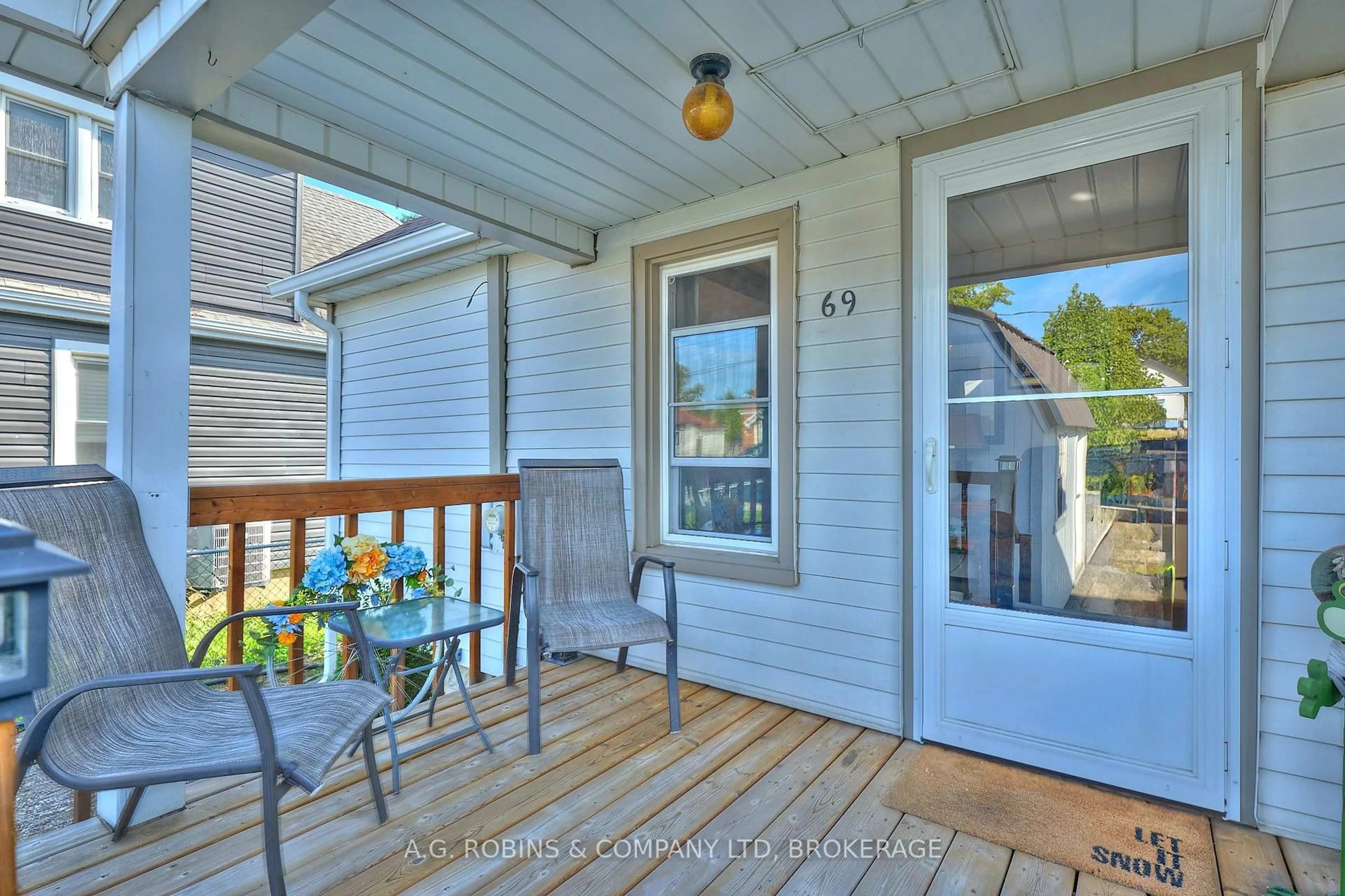 Patio, street for 69 Wright St, Welland Ontario L3B 2K2