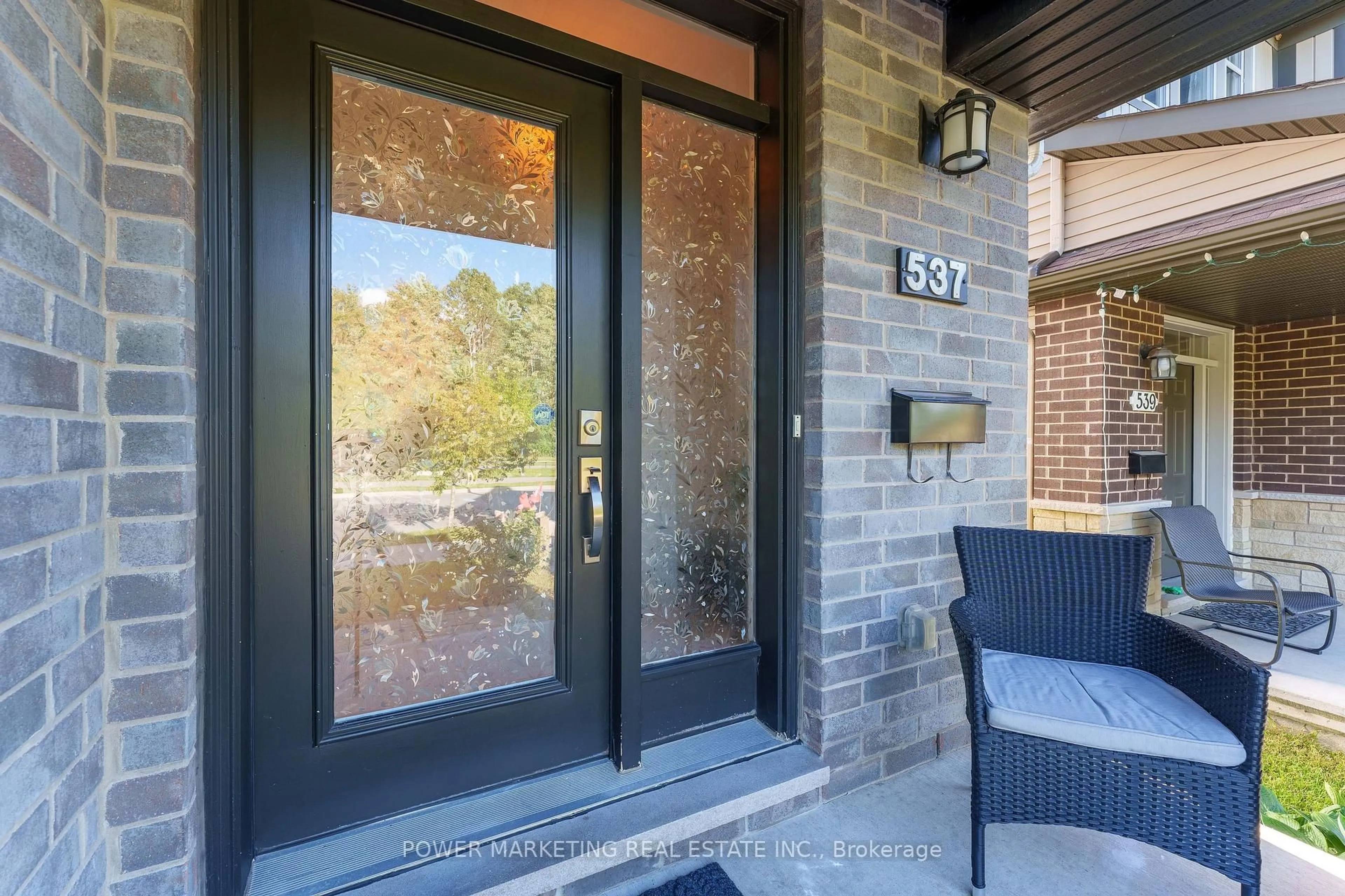 Indoor entryway for 537 Compass St, Orleans Ontario K1W 0J1