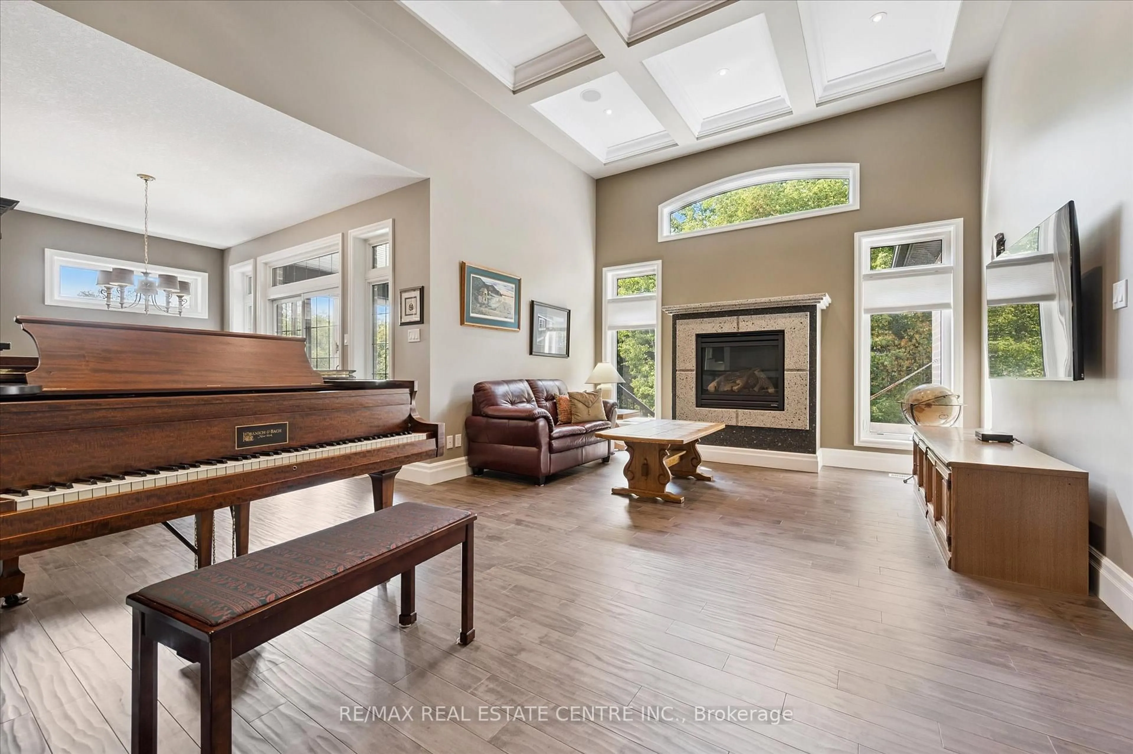 Living room with furniture, unknown for 609 Pelham St, Waterloo Ontario N2K 0C3
