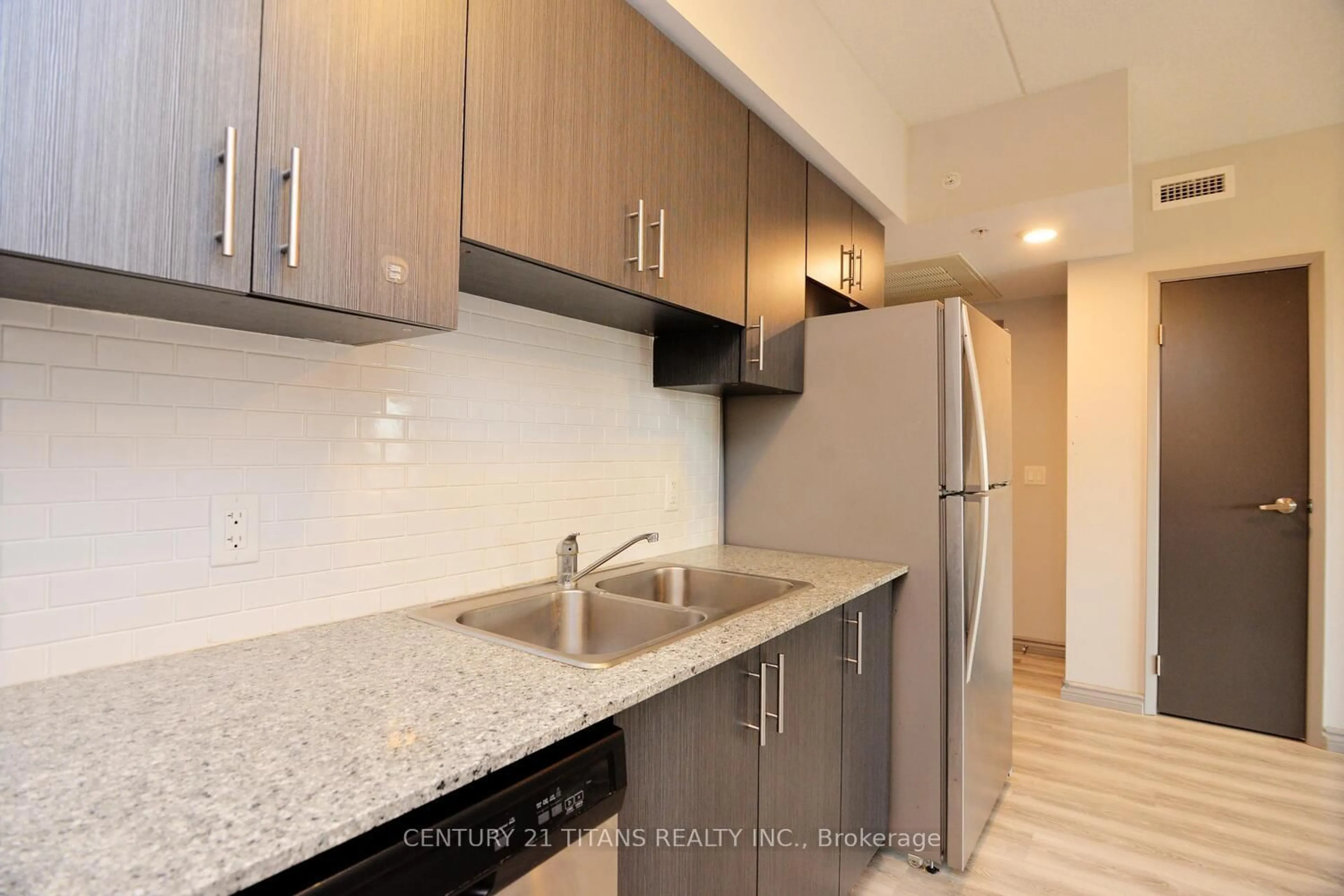 Standard kitchen, unknown for 275 Larch St #G405, Waterloo Ontario N2L 3R2