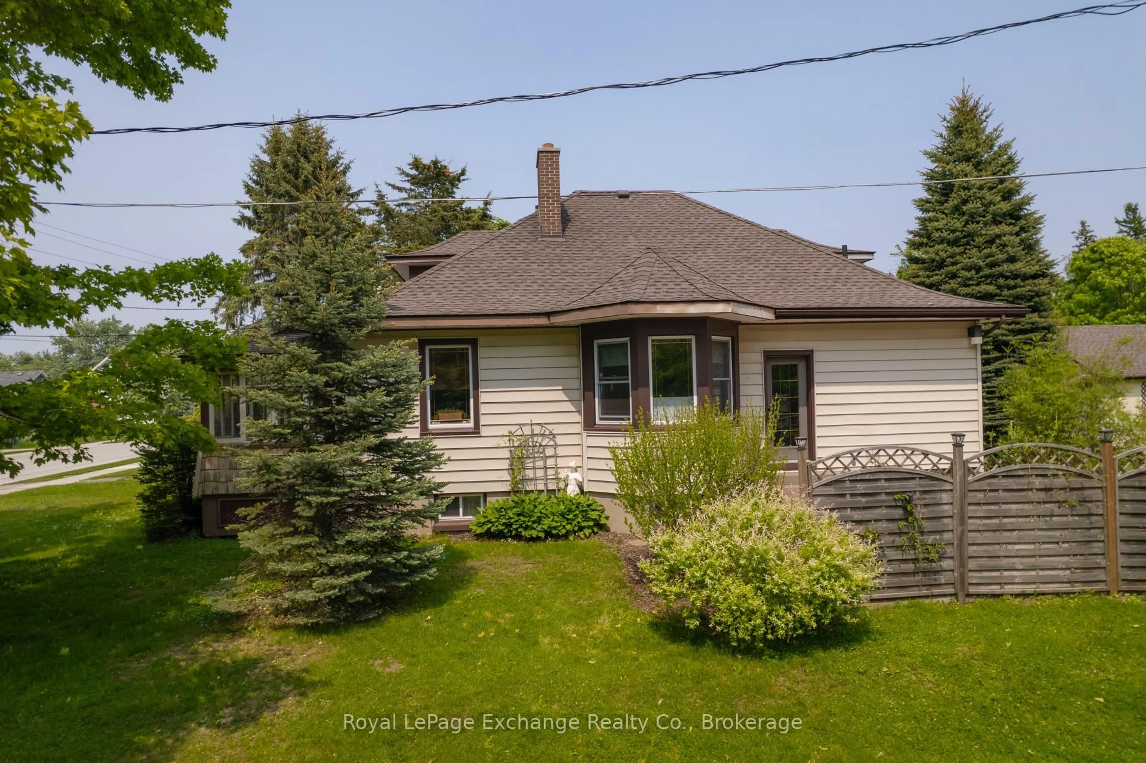 A pic from outside/outdoor area/front of a property/back of a property/a pic from drone, street for 429 Havelock St, Huron-Kinloss Ontario N0G 2H0
