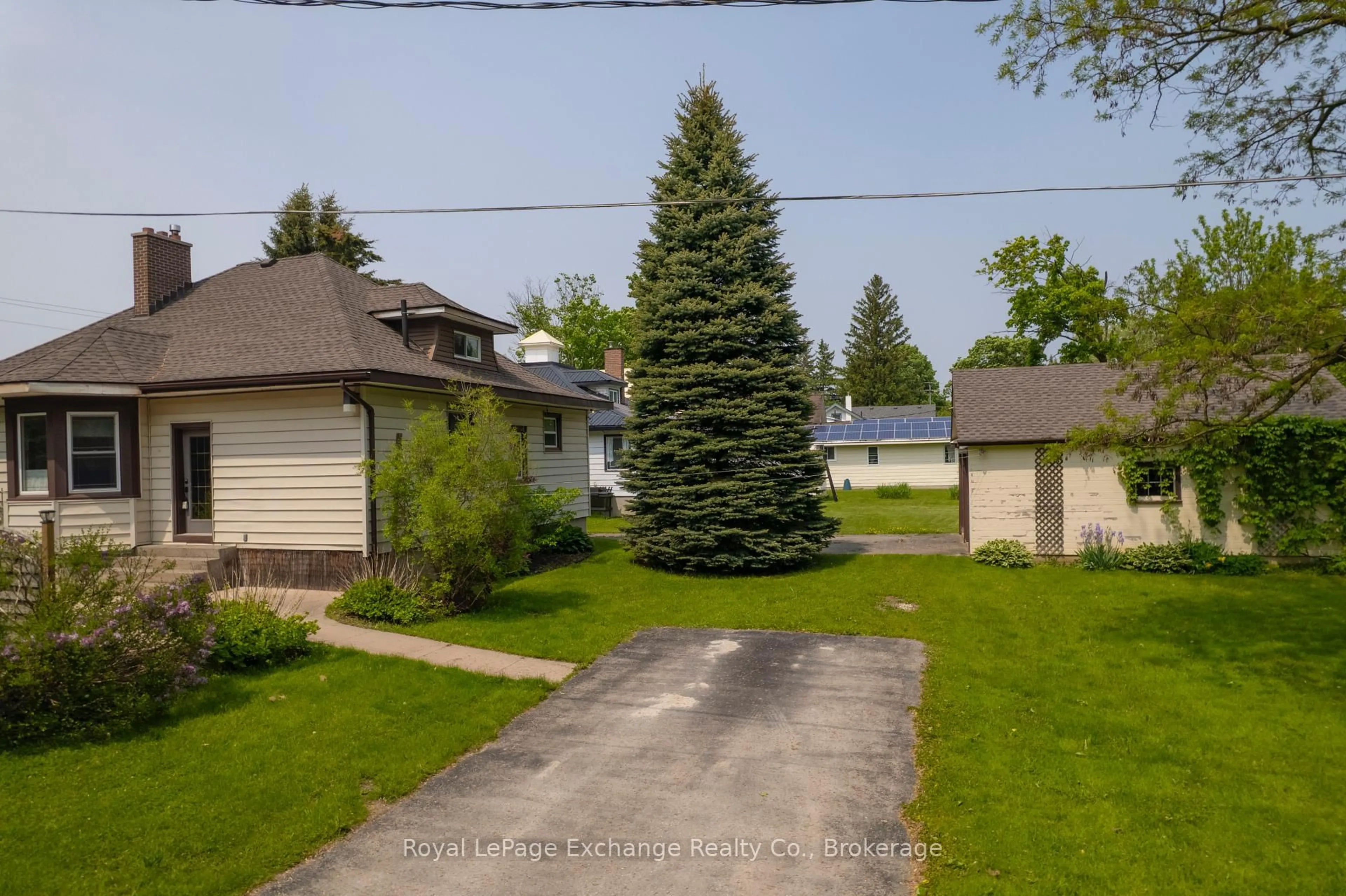 A pic from outside/outdoor area/front of a property/back of a property/a pic from drone, street for 429 Havelock St, Huron-Kinloss Ontario N0G 2H0