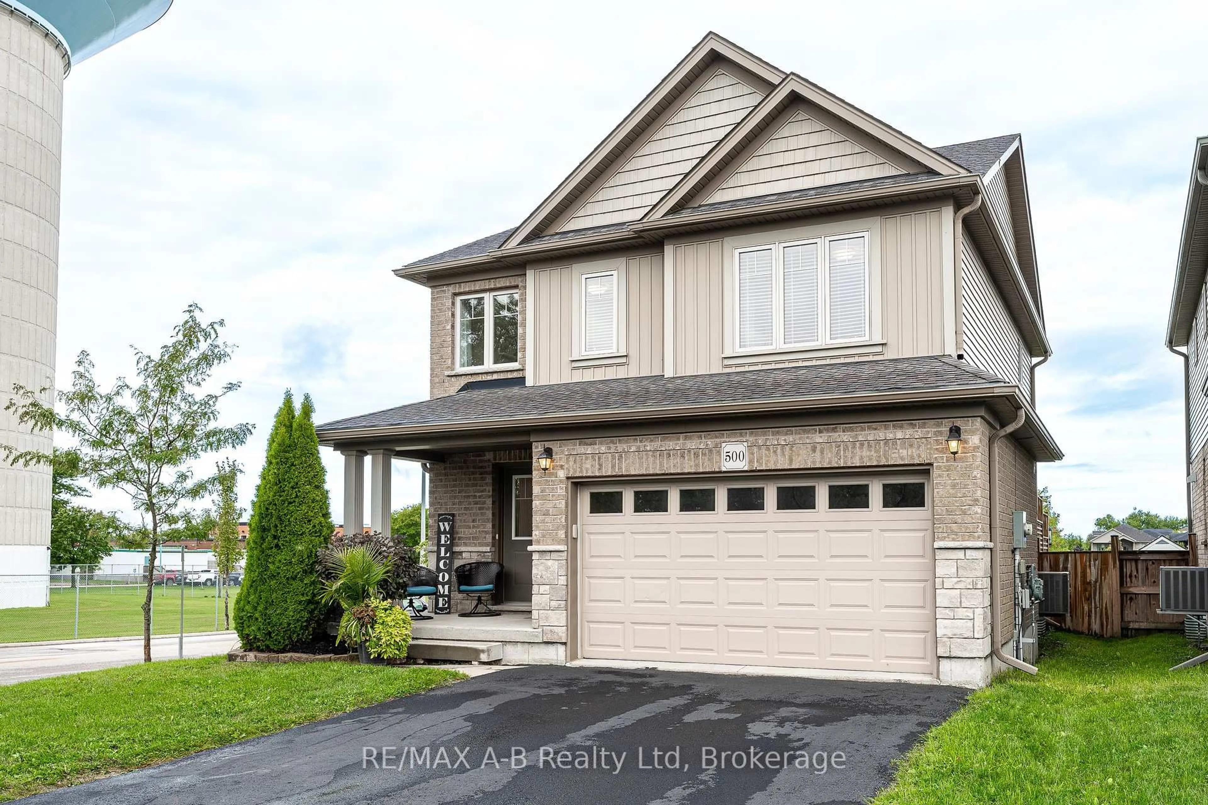 Home with vinyl exterior material, street for 500 Forman Ave, Stratford Ontario N5A 0C5
