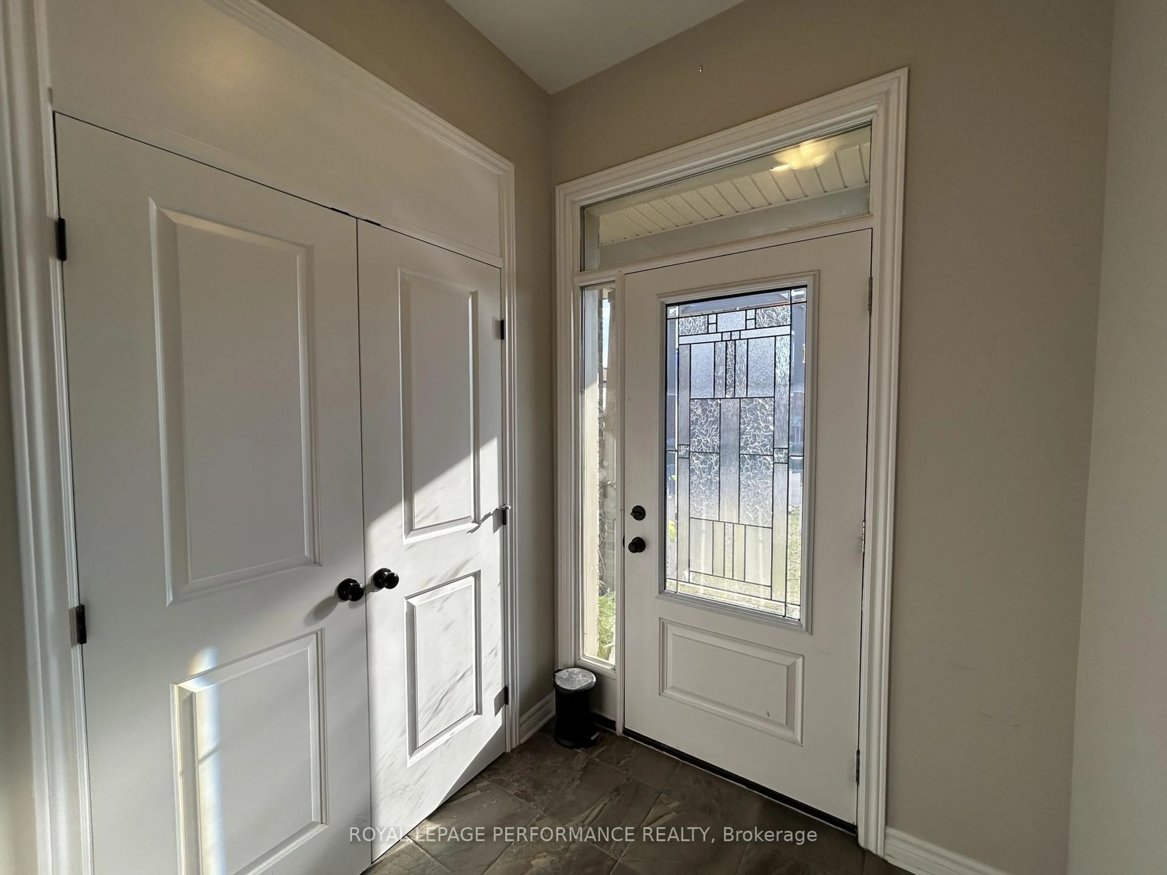 Indoor entryway for 166 Nepeta Cres, Ottawa Ontario K1T 0S5