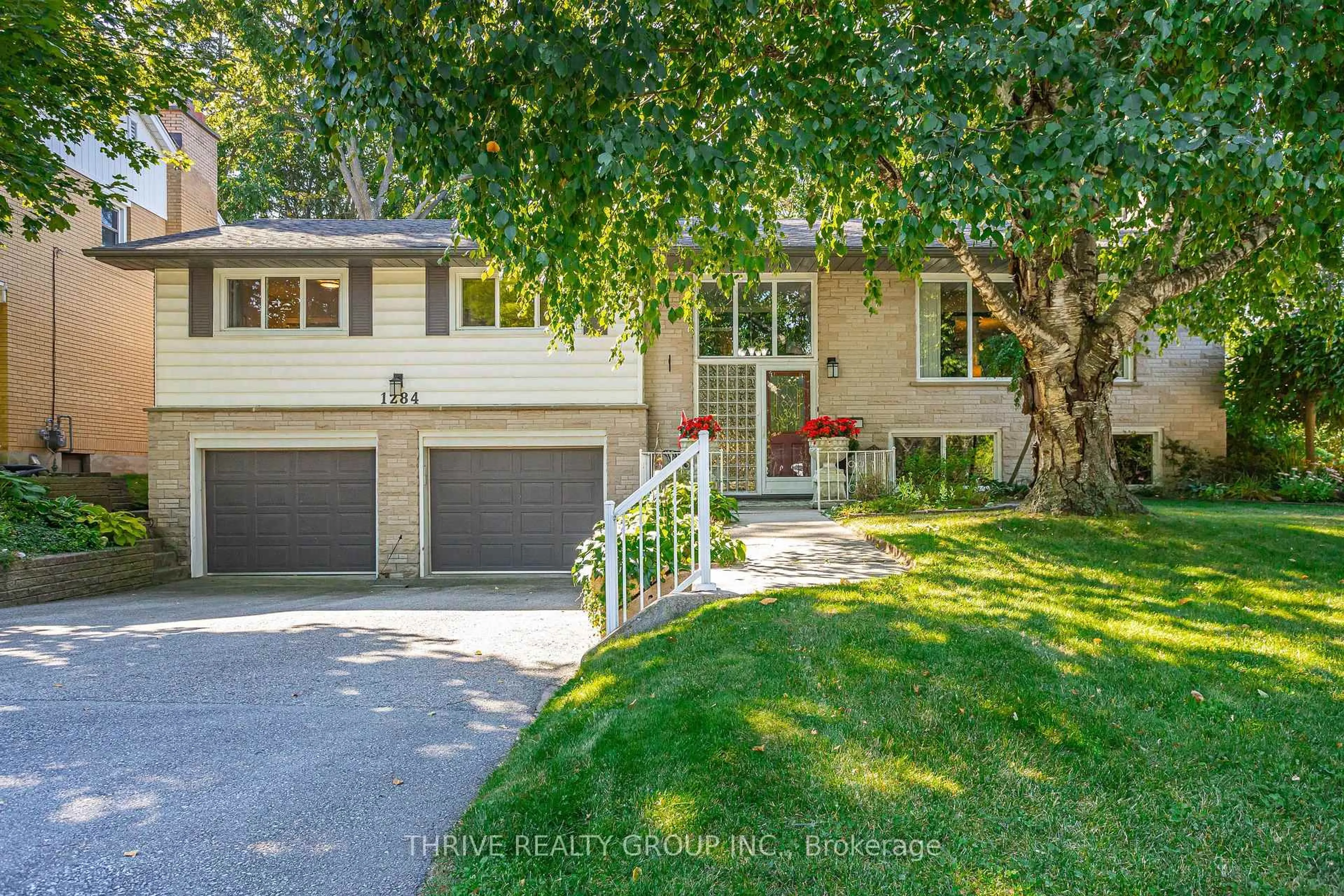 Home with vinyl exterior material, street for 1284 Wayne Rd, London South Ontario N6K 2G7