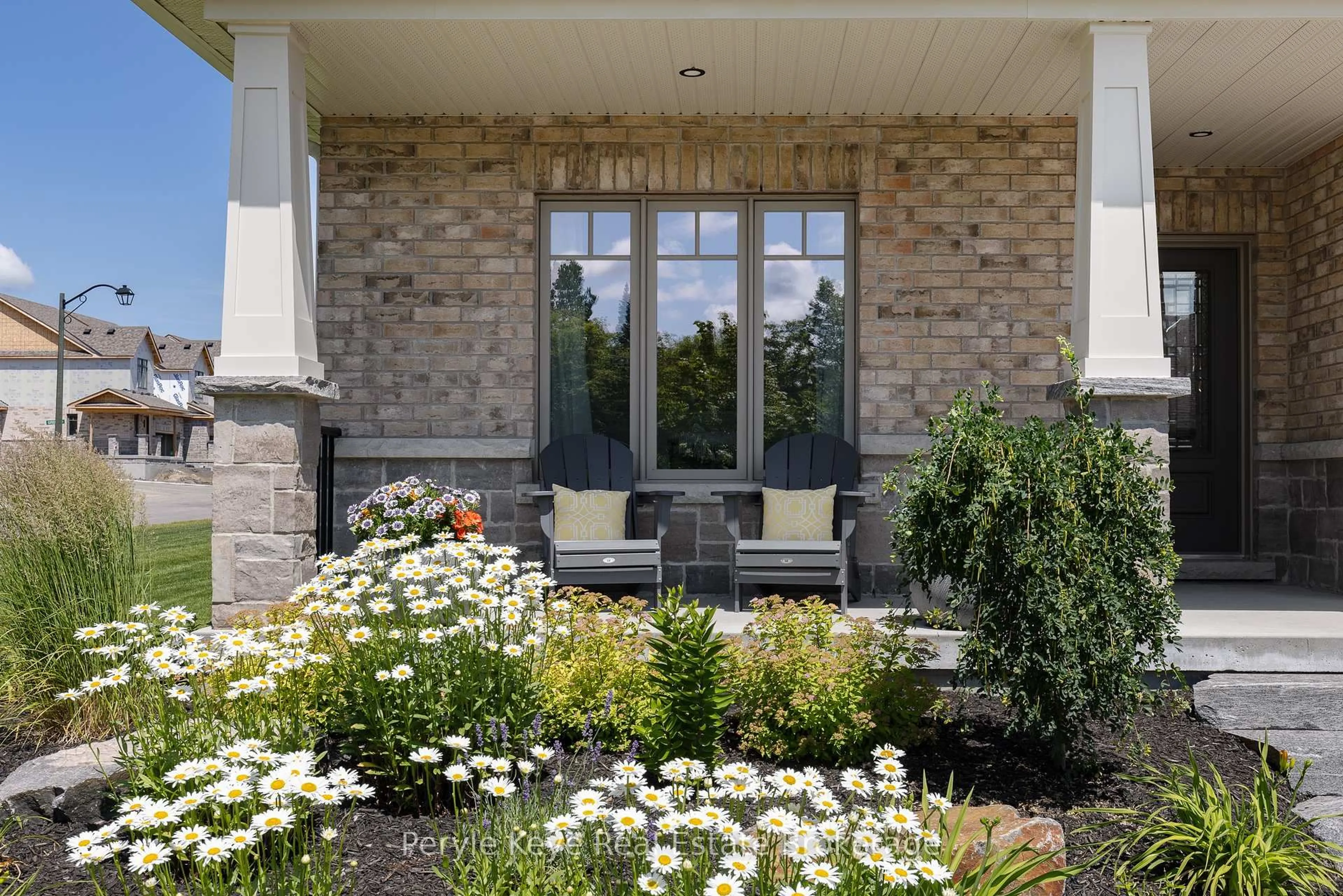 Patio, street for 14 Charles Morley Blvd, Huntsville Ontario P1H 0G5