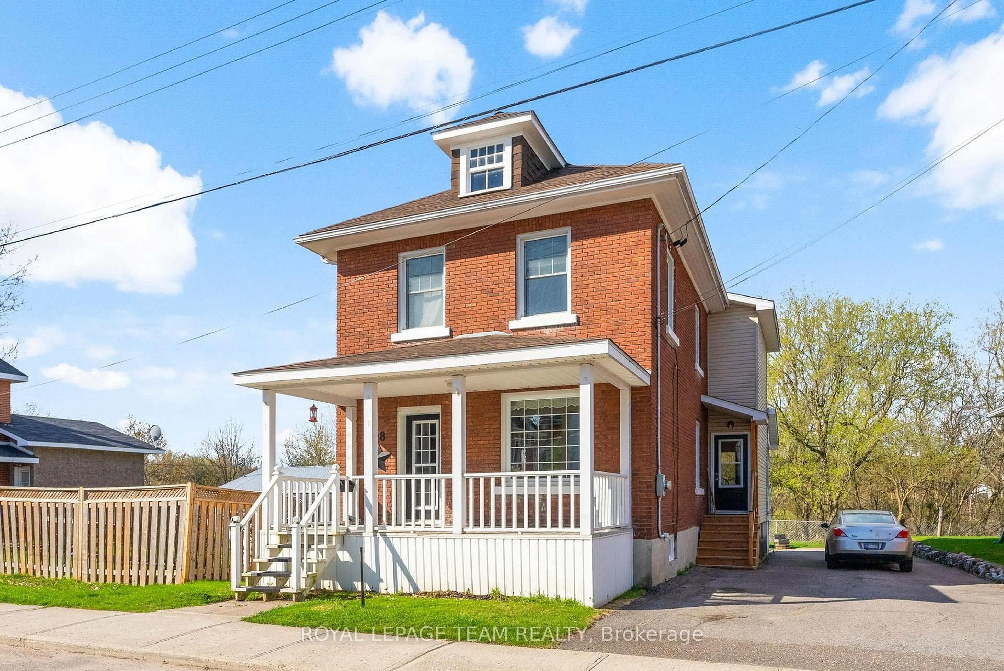 Home with brick exterior material, street for 28 Bank St, Renfrew Ontario K7V 2C9