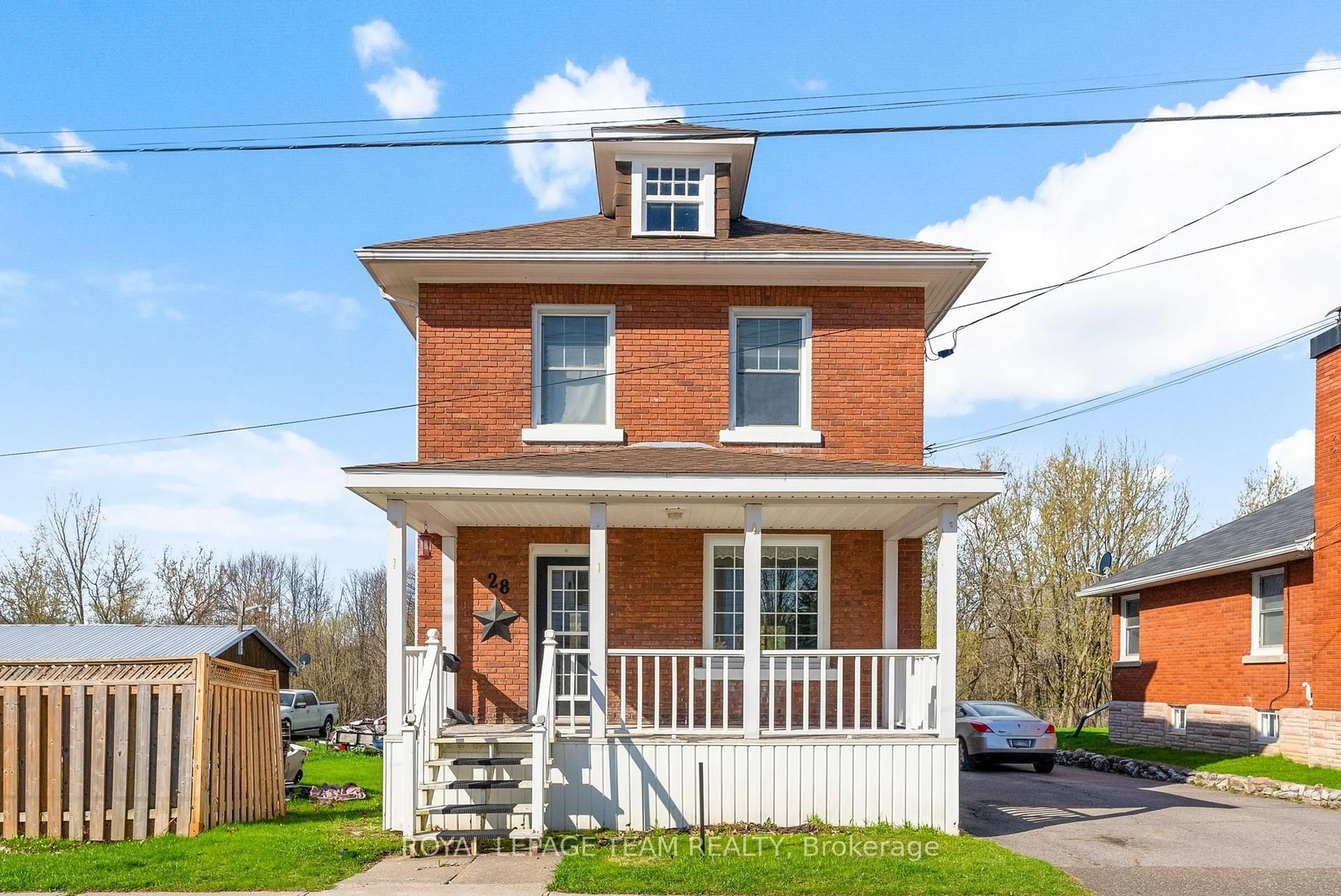 Home with brick exterior material, street for 28 Bank St, Renfrew Ontario K7V 2C9