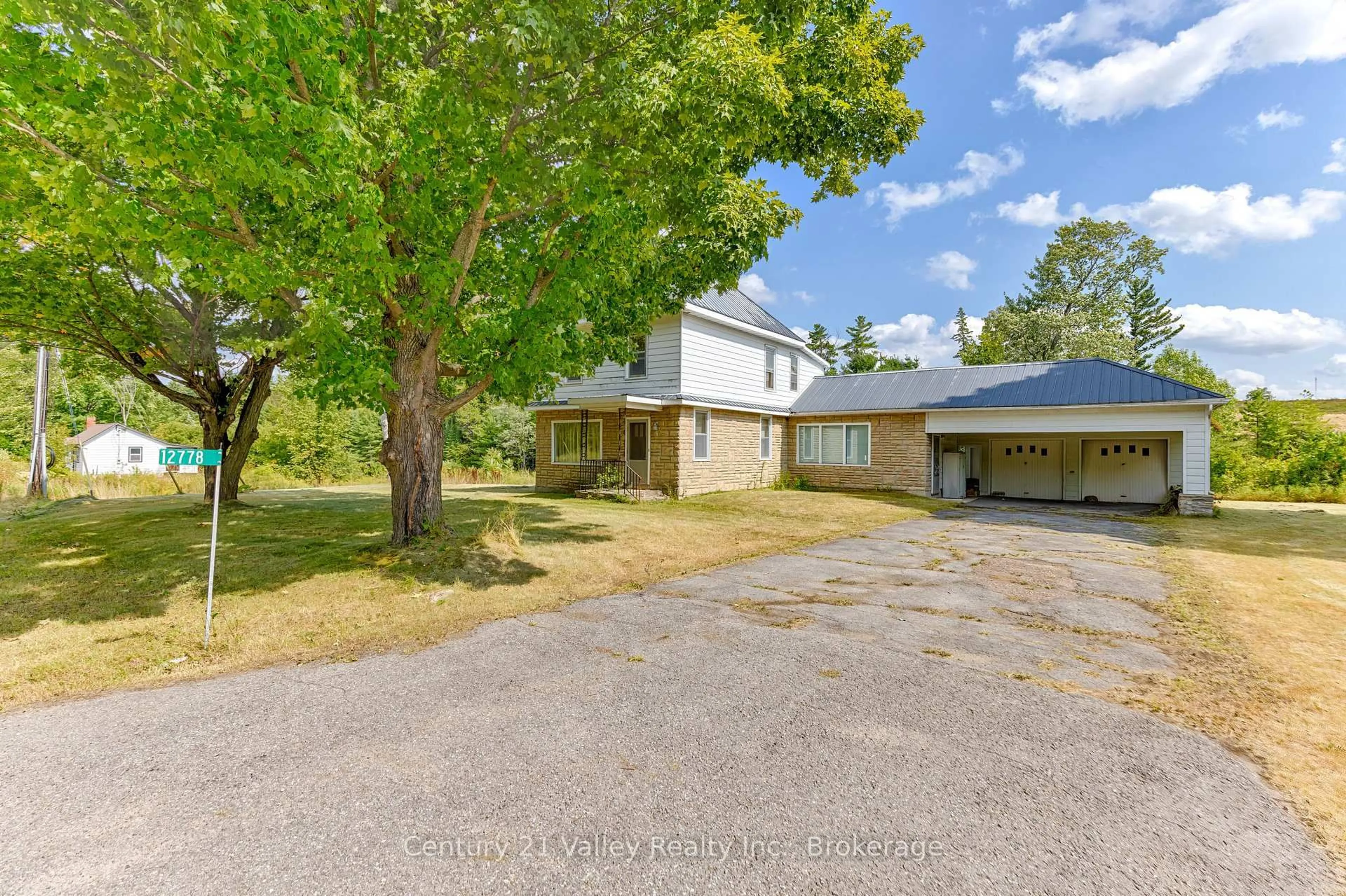 A pic from outside/outdoor area/front of a property/back of a property/a pic from drone, unknown for 12778 Lanark Rd, Calabogie Ontario K0J 1H0