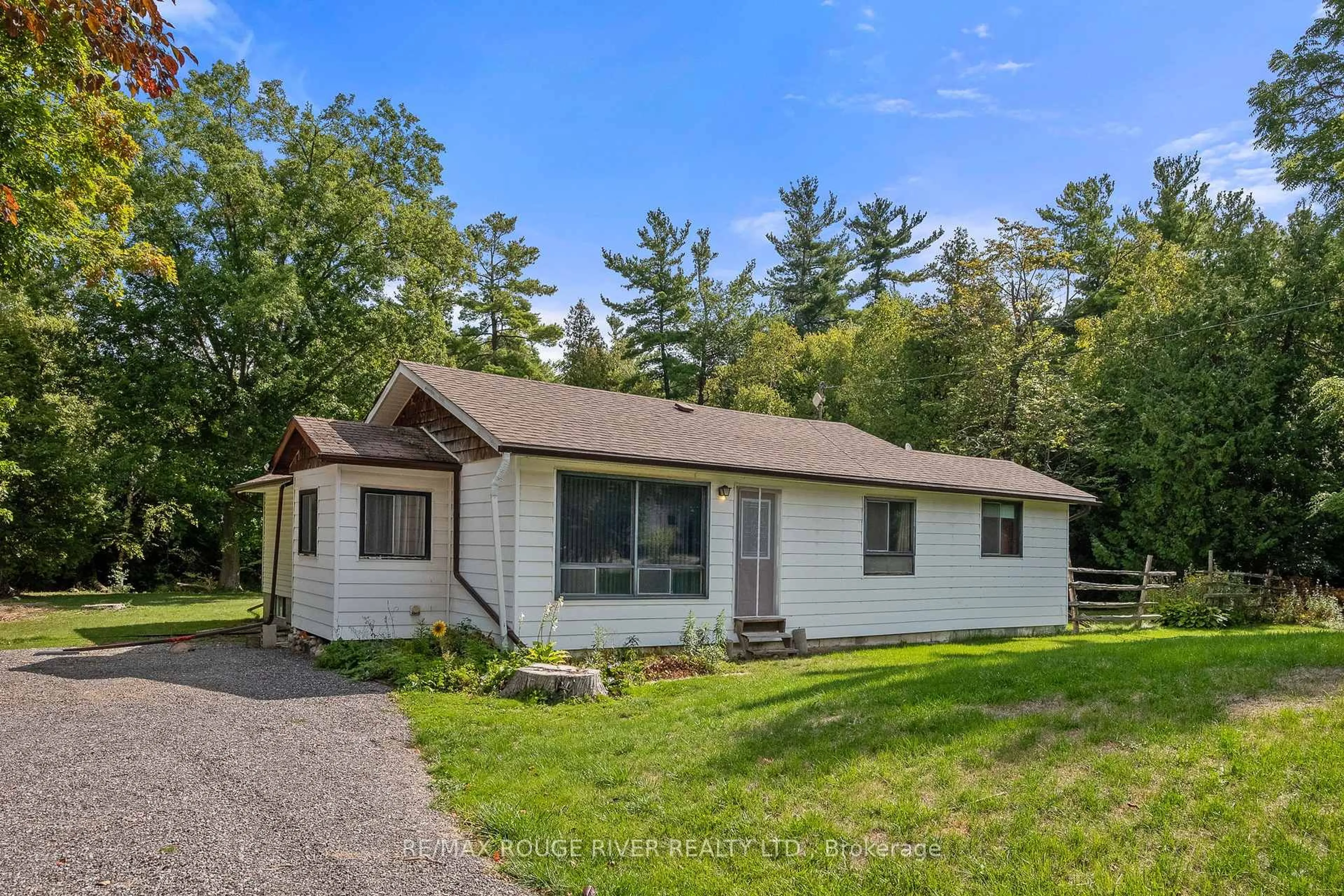 Home with vinyl exterior material, unknown for 5313 Harris Boatworks Rd, Hamilton Township Ontario K0K 2E0