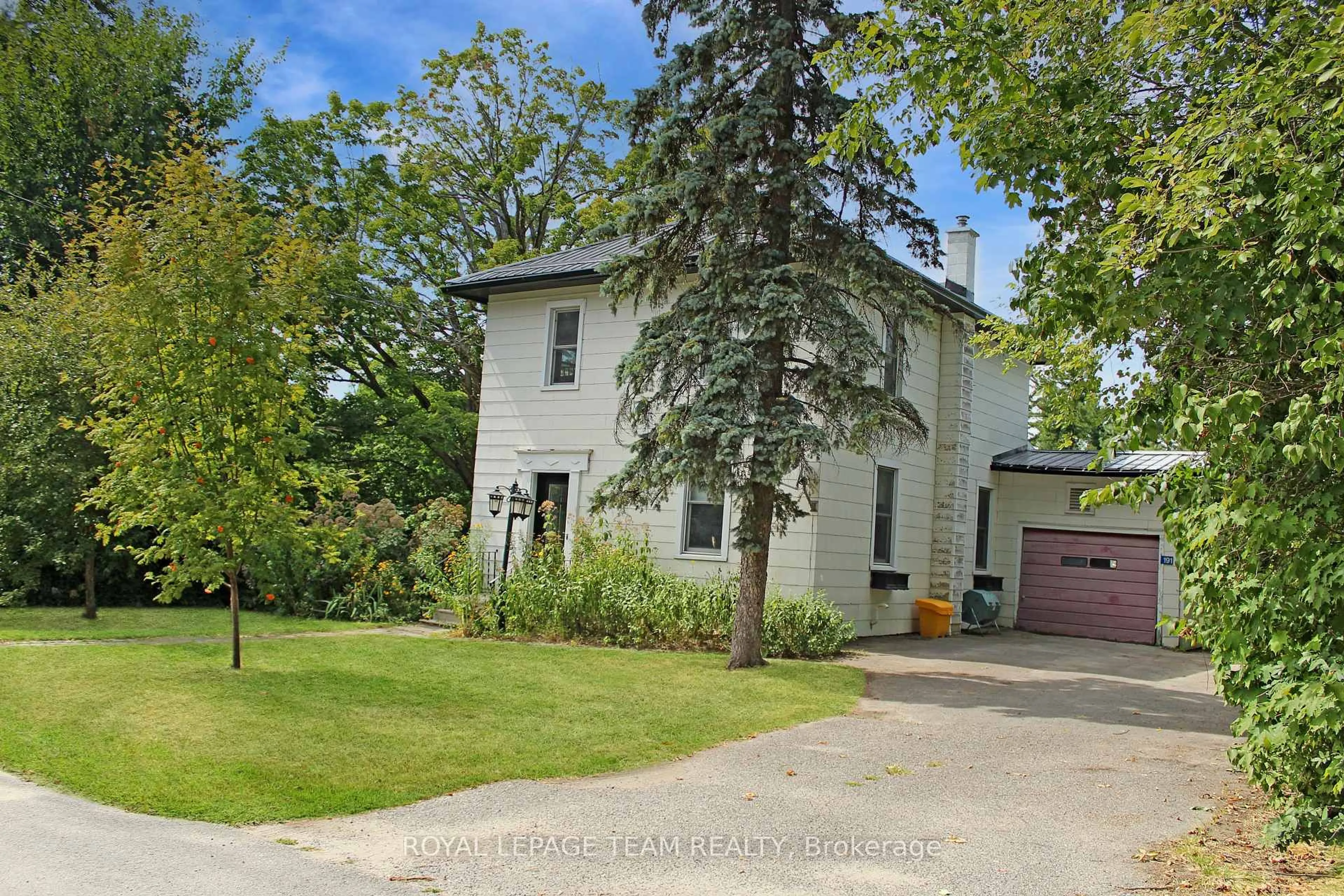 A pic from outside/outdoor area/front of a property/back of a property/a pic from drone, street for 191 DALKEITH St, Pakenham Ontario K0A 2X0