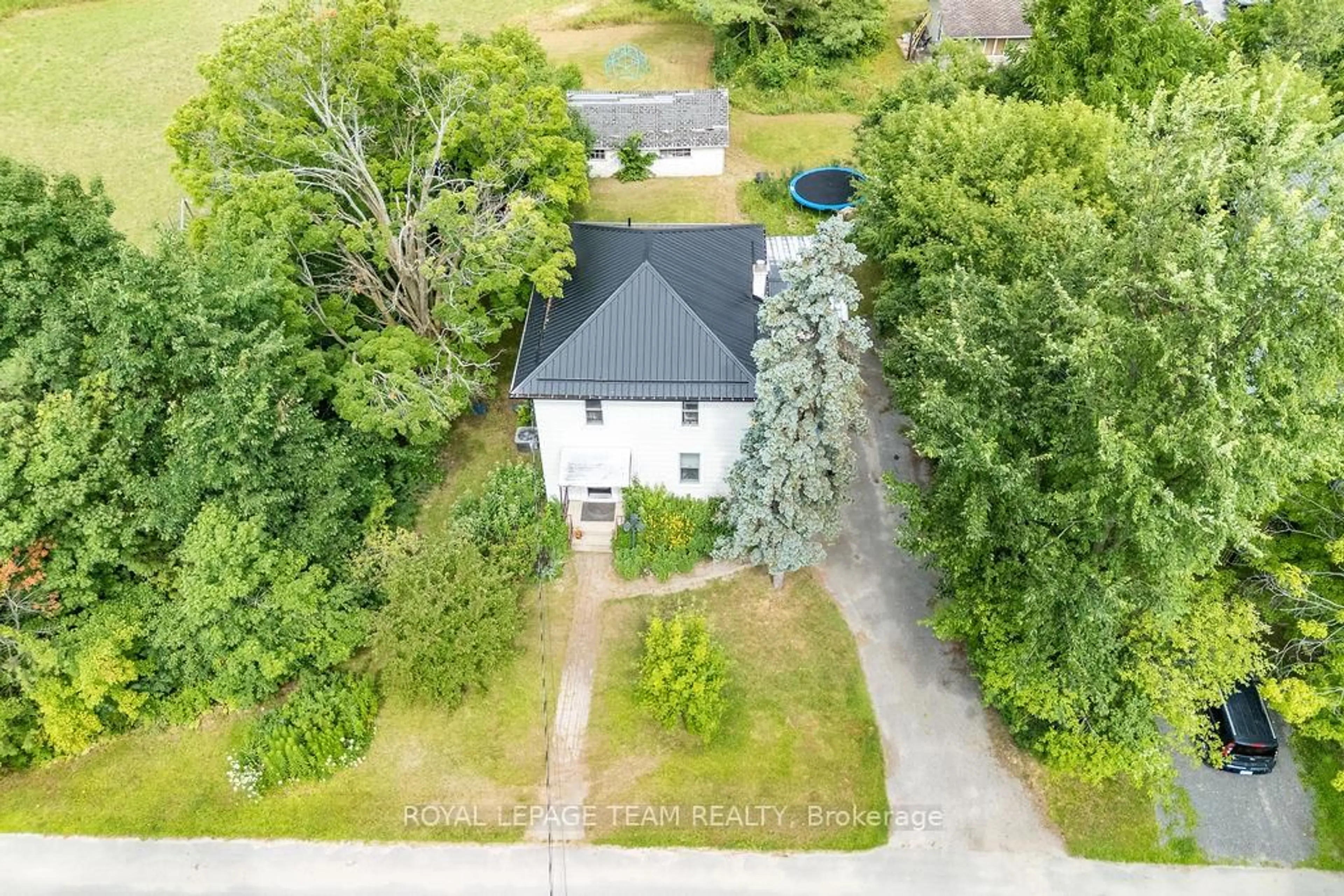 A pic from outside/outdoor area/front of a property/back of a property/a pic from drone, street for 191 DALKEITH St, Pakenham Ontario K0A 2X0