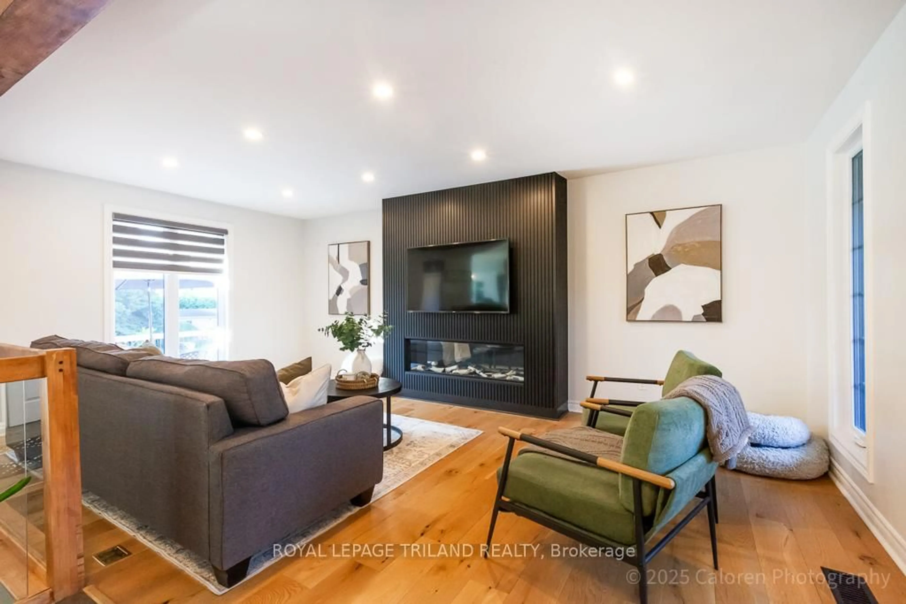 Living room with furniture, wood/laminate floor for 25 MONTEITH Ave, Thames Centre Ontario N0M 2P0