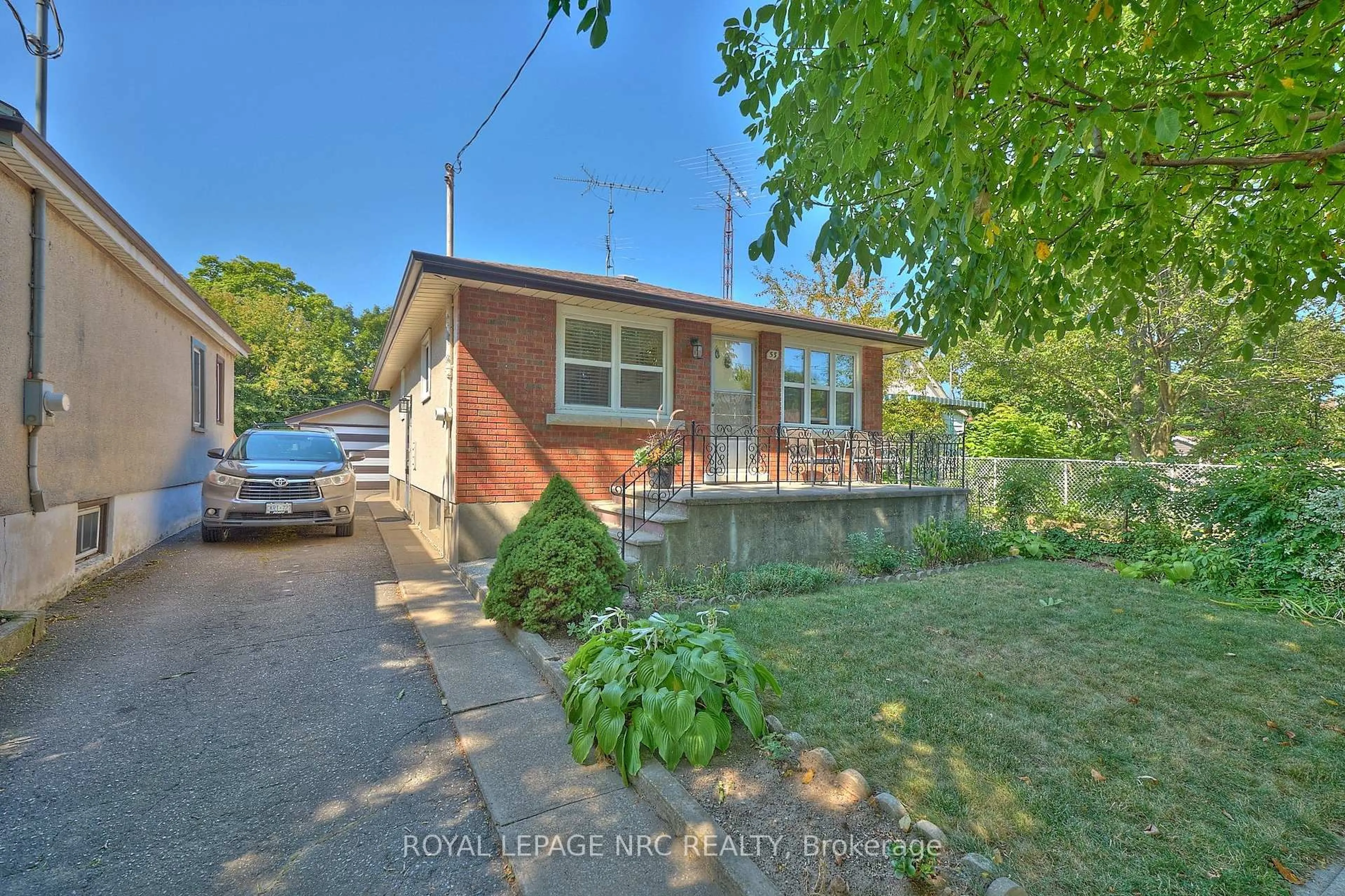 A pic from outside/outdoor area/front of a property/back of a property/a pic from drone, street for 53 Concord Ave, St. Catharines Ontario L2M 5N7