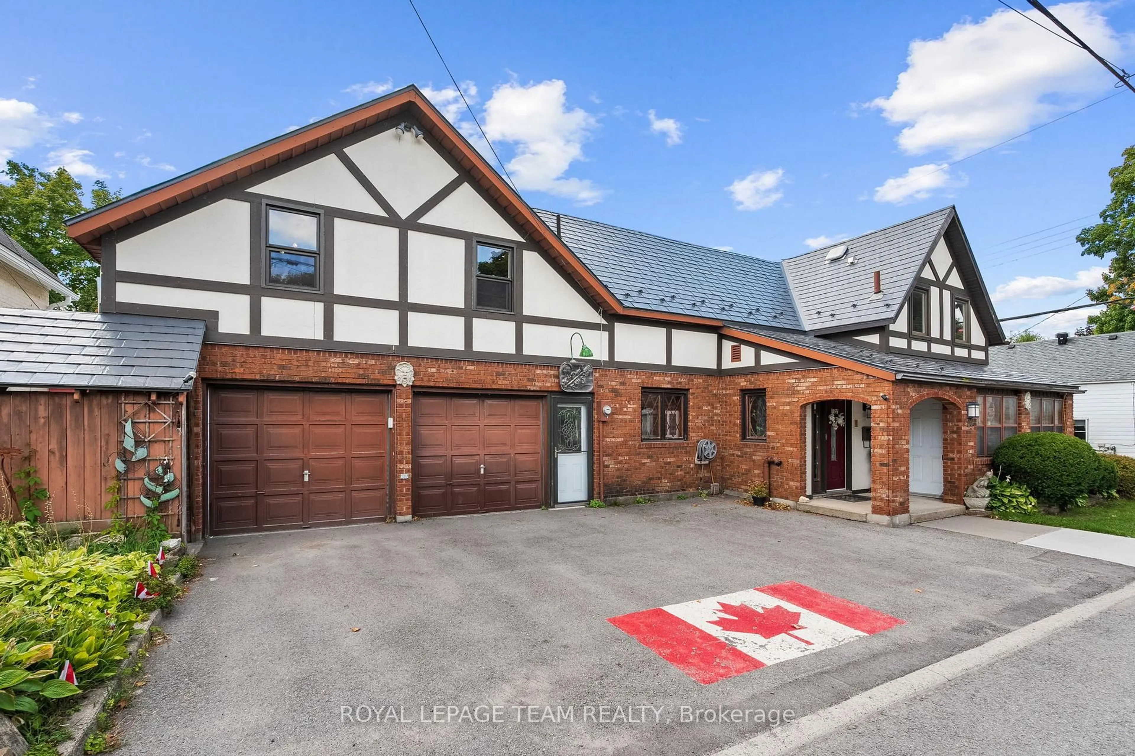 A pic from outside/outdoor area/front of a property/back of a property/a pic from drone, street for 34 Princess St, Carleton Place Ontario K7C 2M5