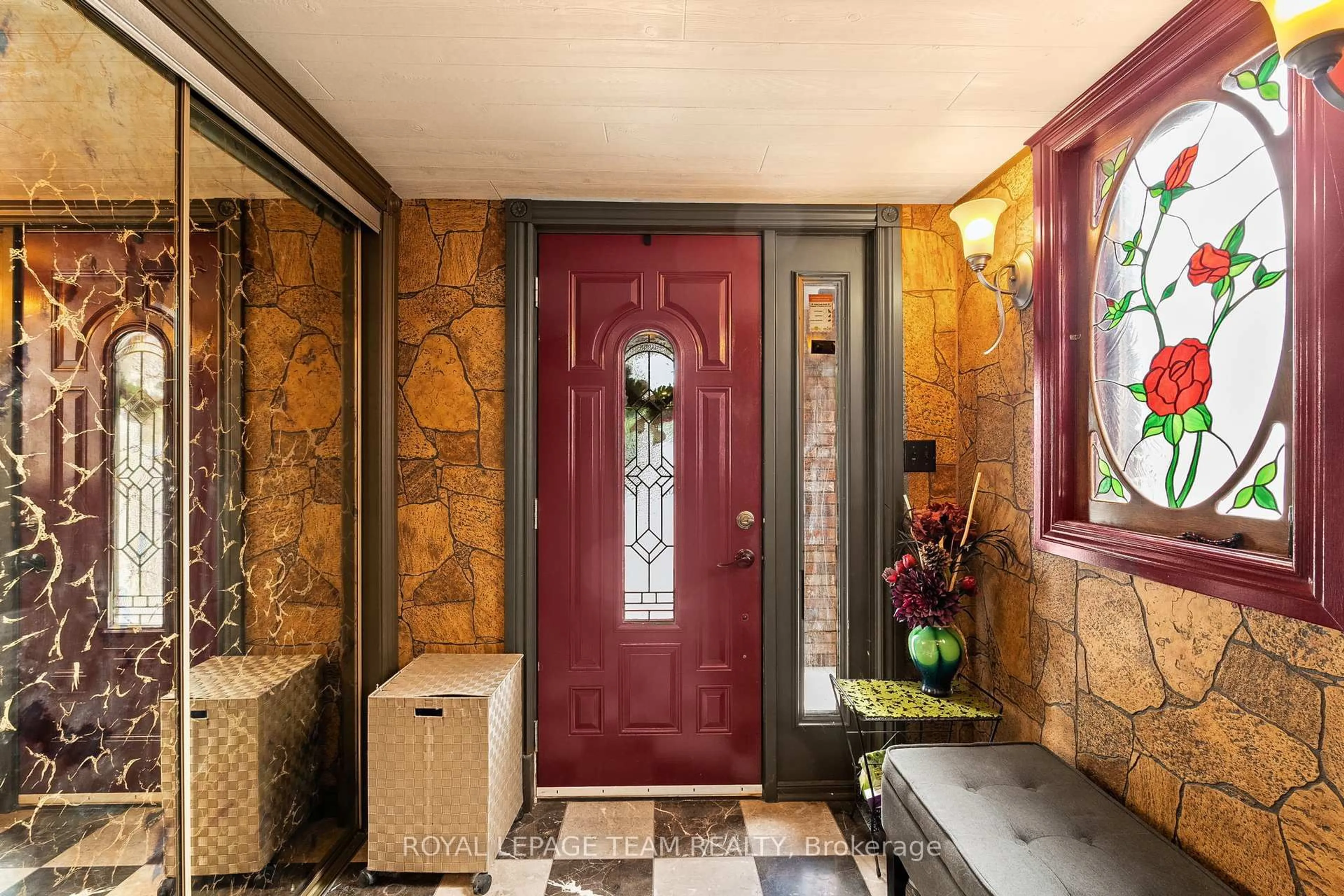 Indoor entryway for 34 Princess St, Carleton Place Ontario K7C 2M5