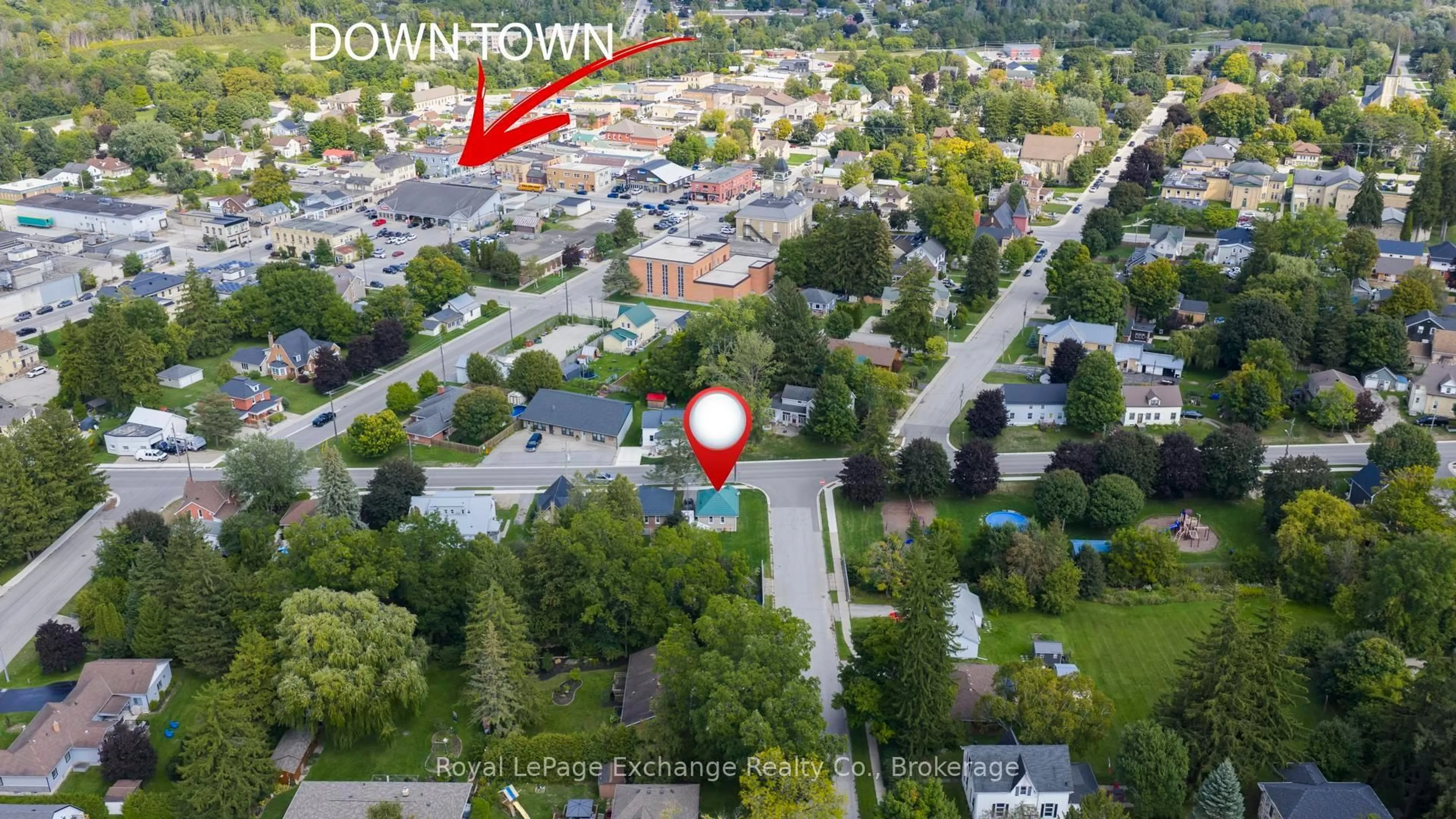 A pic from outside/outdoor area/front of a property/back of a property/a pic from drone, unknown for 127 Yonge St, Brockton Ontario N0G 2V0