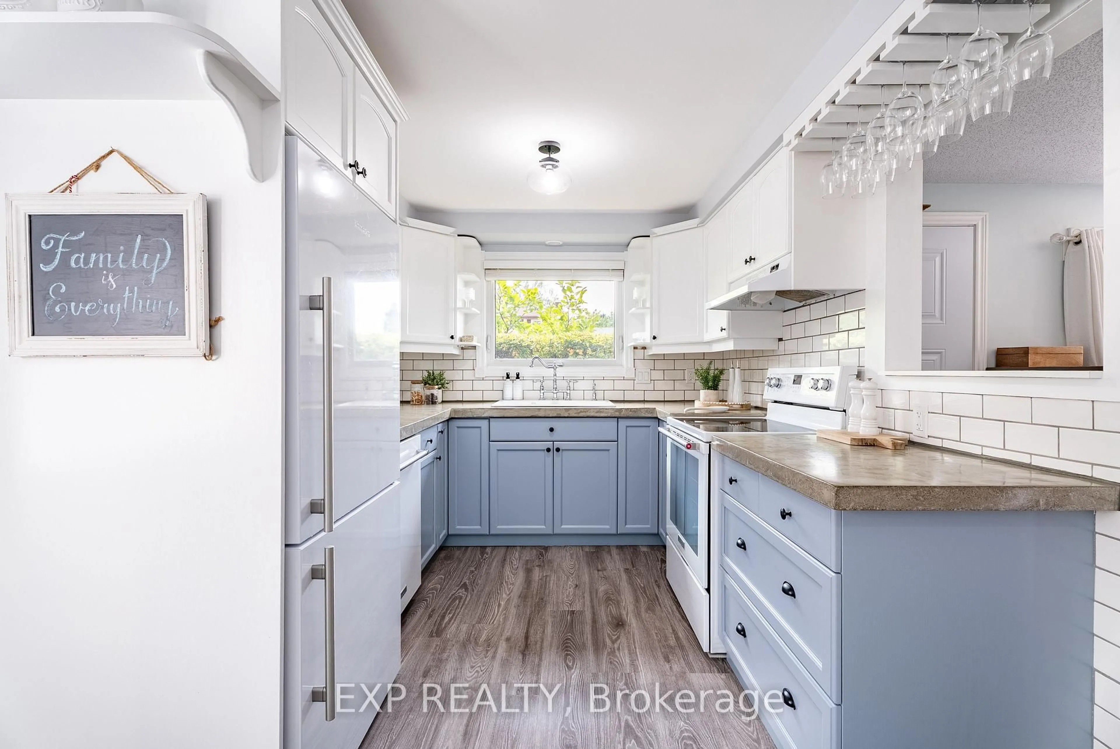 Open concept kitchen, ceramic/tile floor for 10 Stonehenge Pl, Kitchener Ontario N2N 2N1