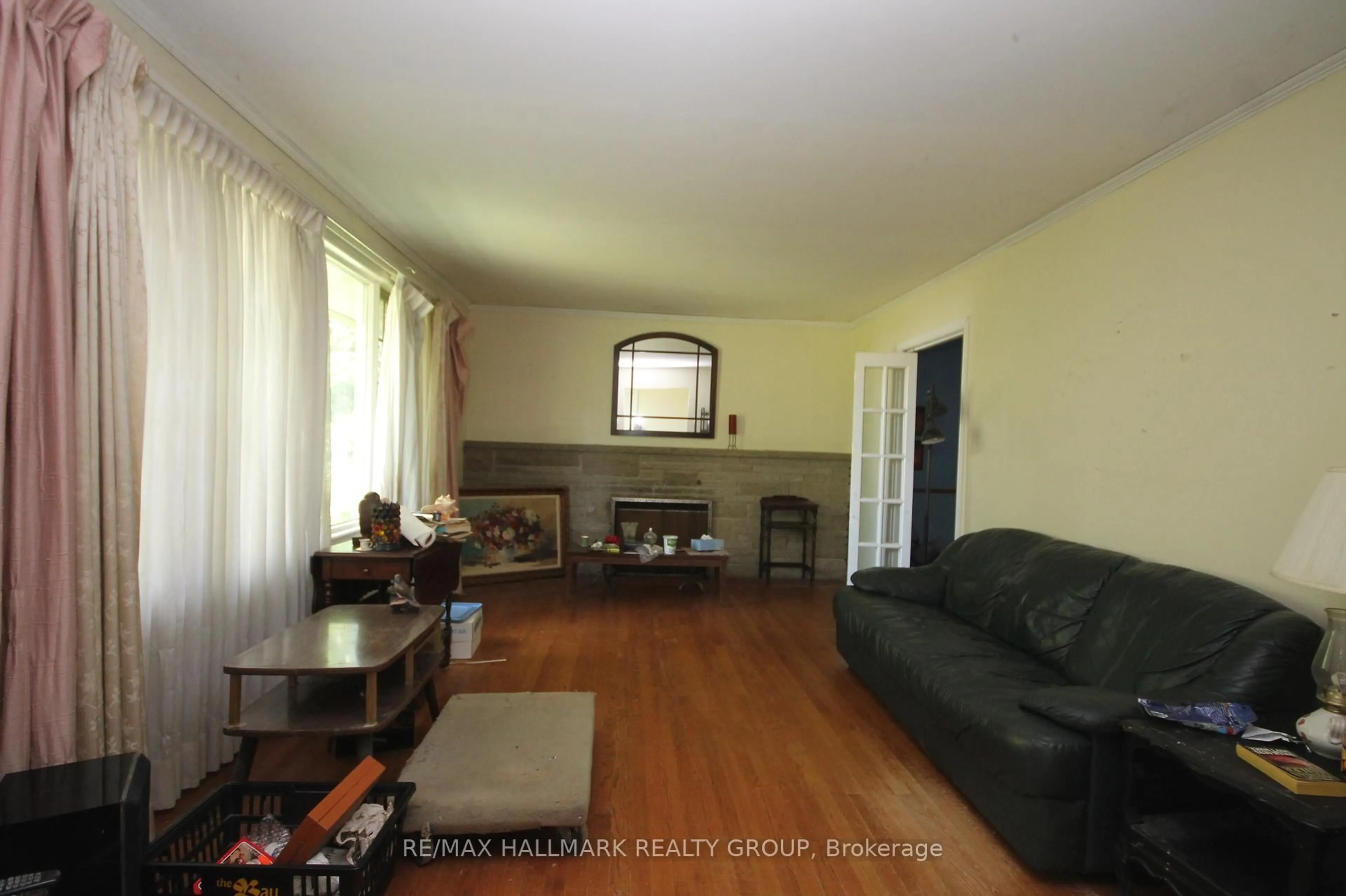 Living room with furniture, unknown for 2516 Page Rd, Ottawa Ontario K1W 1E2