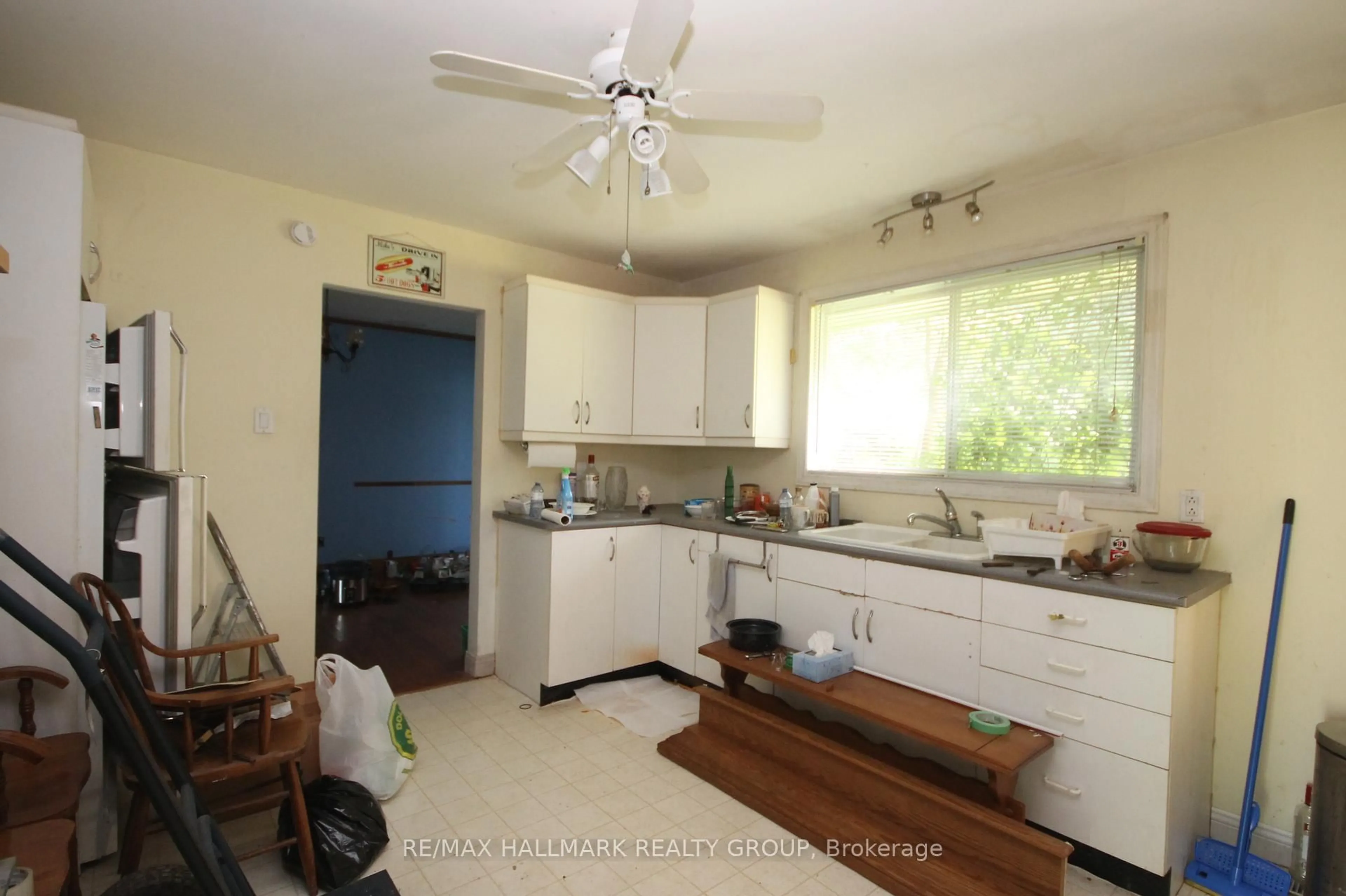 Standard kitchen, unknown for 2516 Page Rd, Ottawa Ontario K1W 1E2