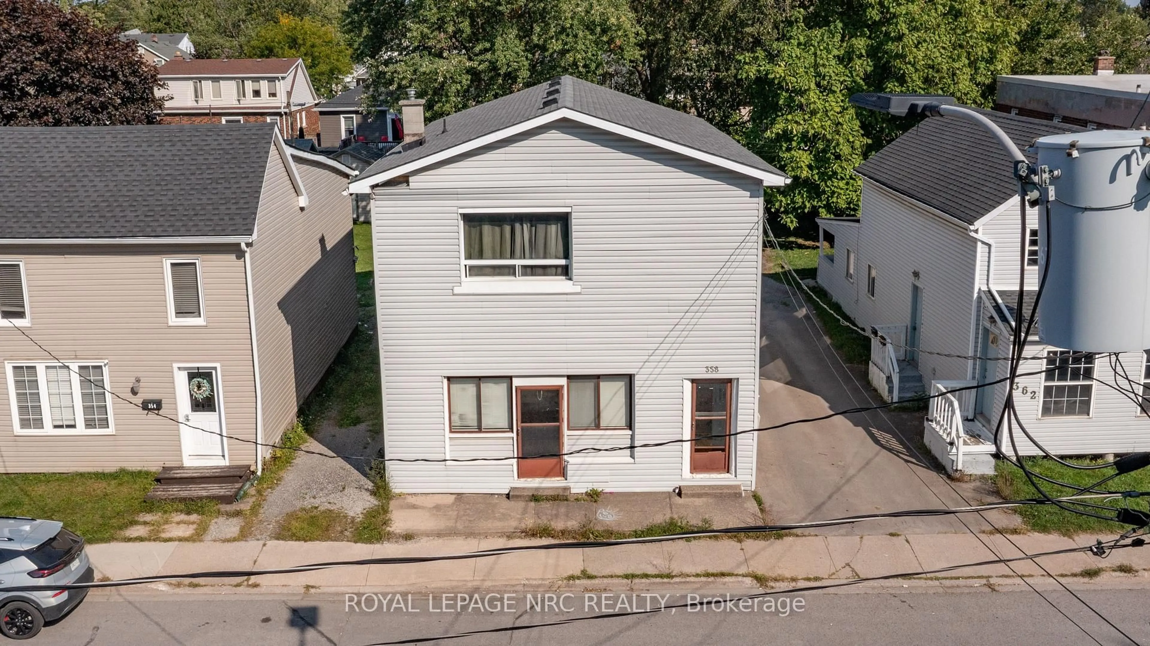 A pic from outside/outdoor area/front of a property/back of a property/a pic from drone, unknown for 358 Crowland Ave, Welland Ontario L3B 1X7