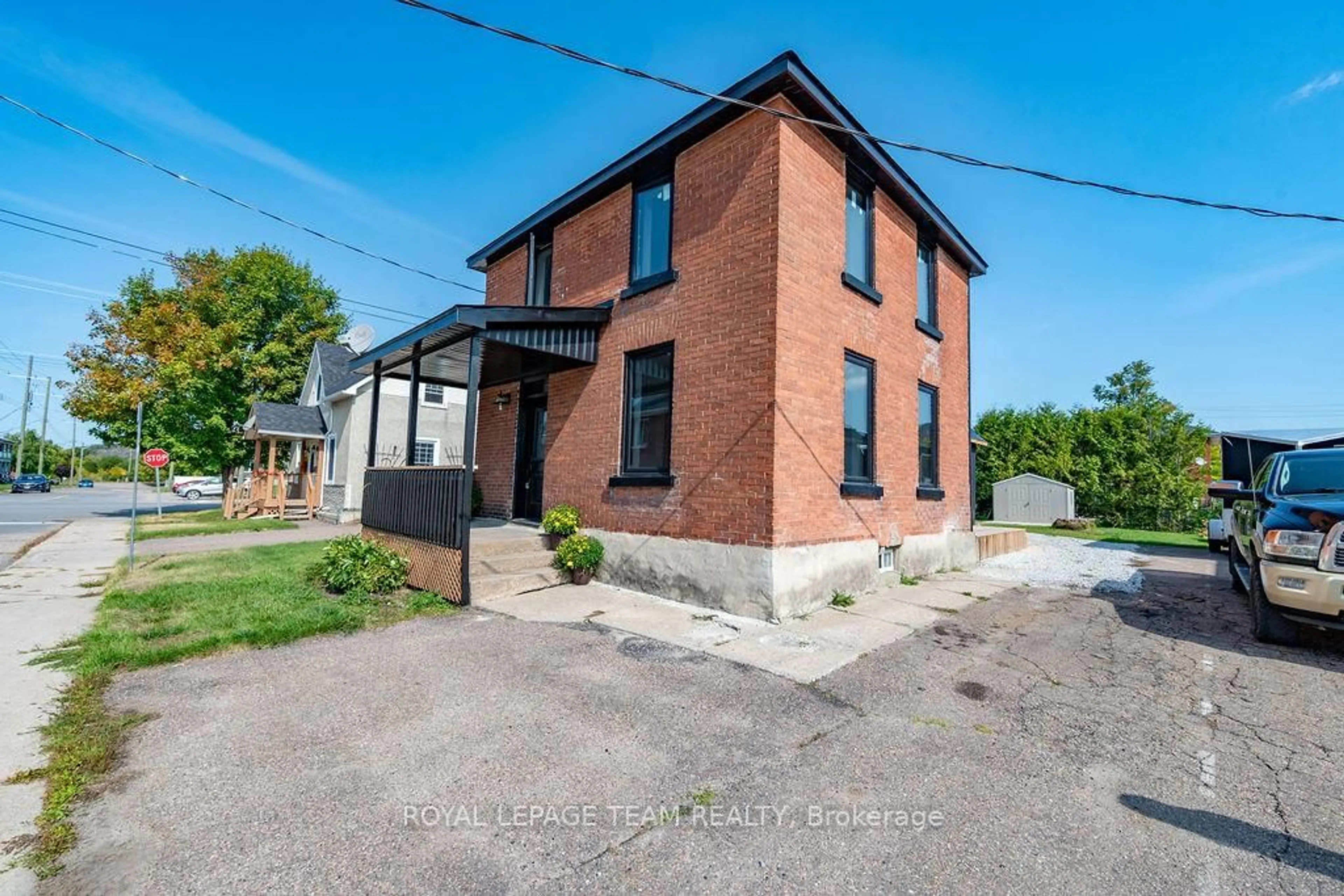 Home with brick exterior material, building for 47 Bonnechere St, Renfrew Ontario K7V 1Y8