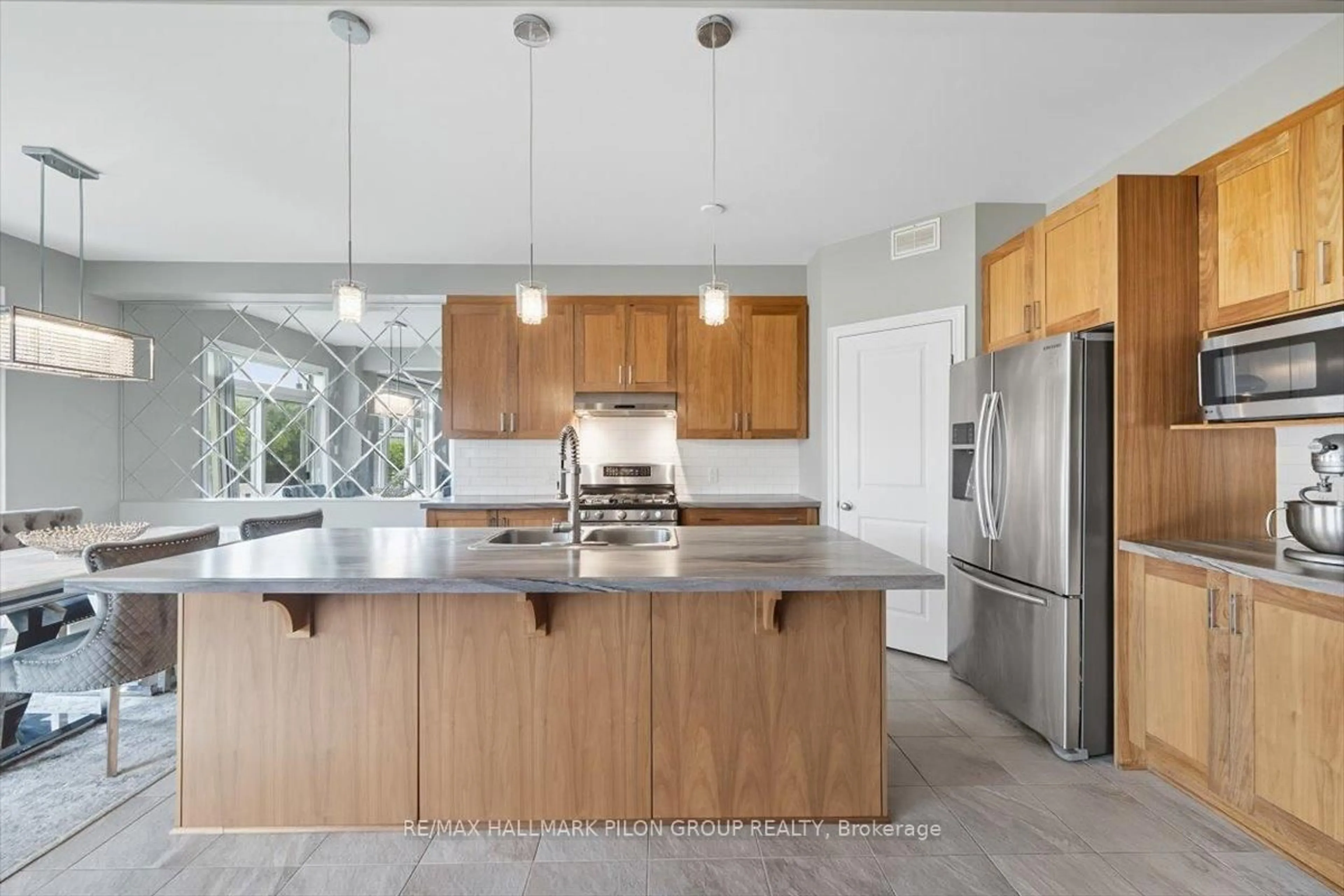 Open concept kitchen, ceramic/tile floor for 502 Strasbourg St, Ottawa Ontario K4A 0M7