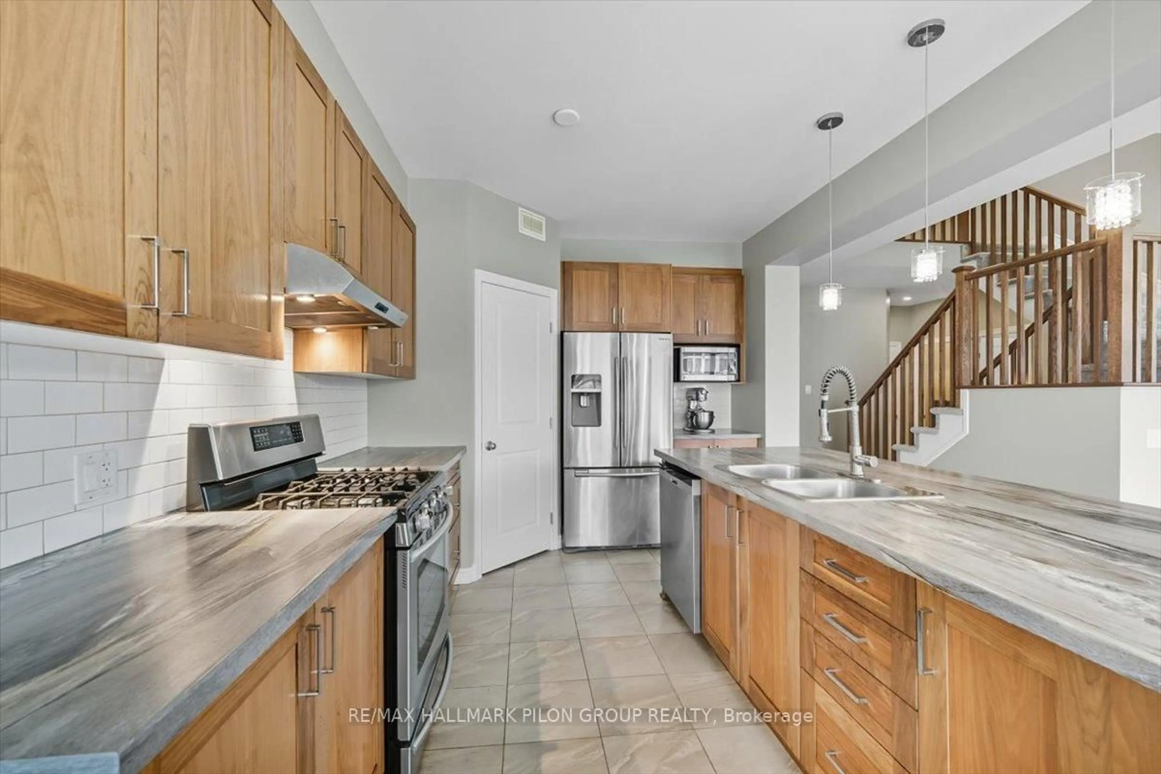 Open concept kitchen, ceramic/tile floor for 502 Strasbourg St, Ottawa Ontario K4A 0M7