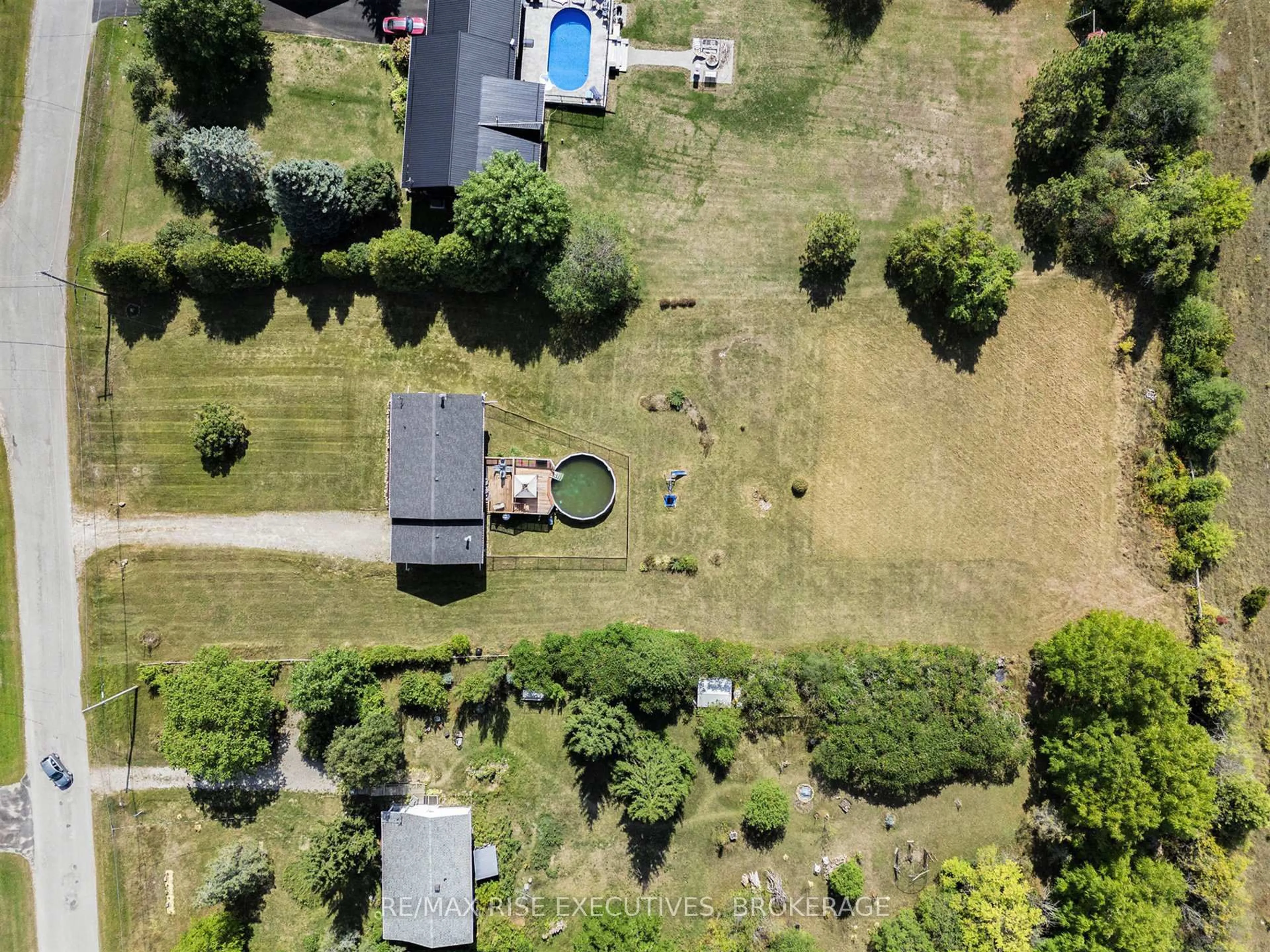 A pic from outside/outdoor area/front of a property/back of a property/a pic from drone, unknown for 187 Jodi Lane, Perth Ontario K7H 3C7