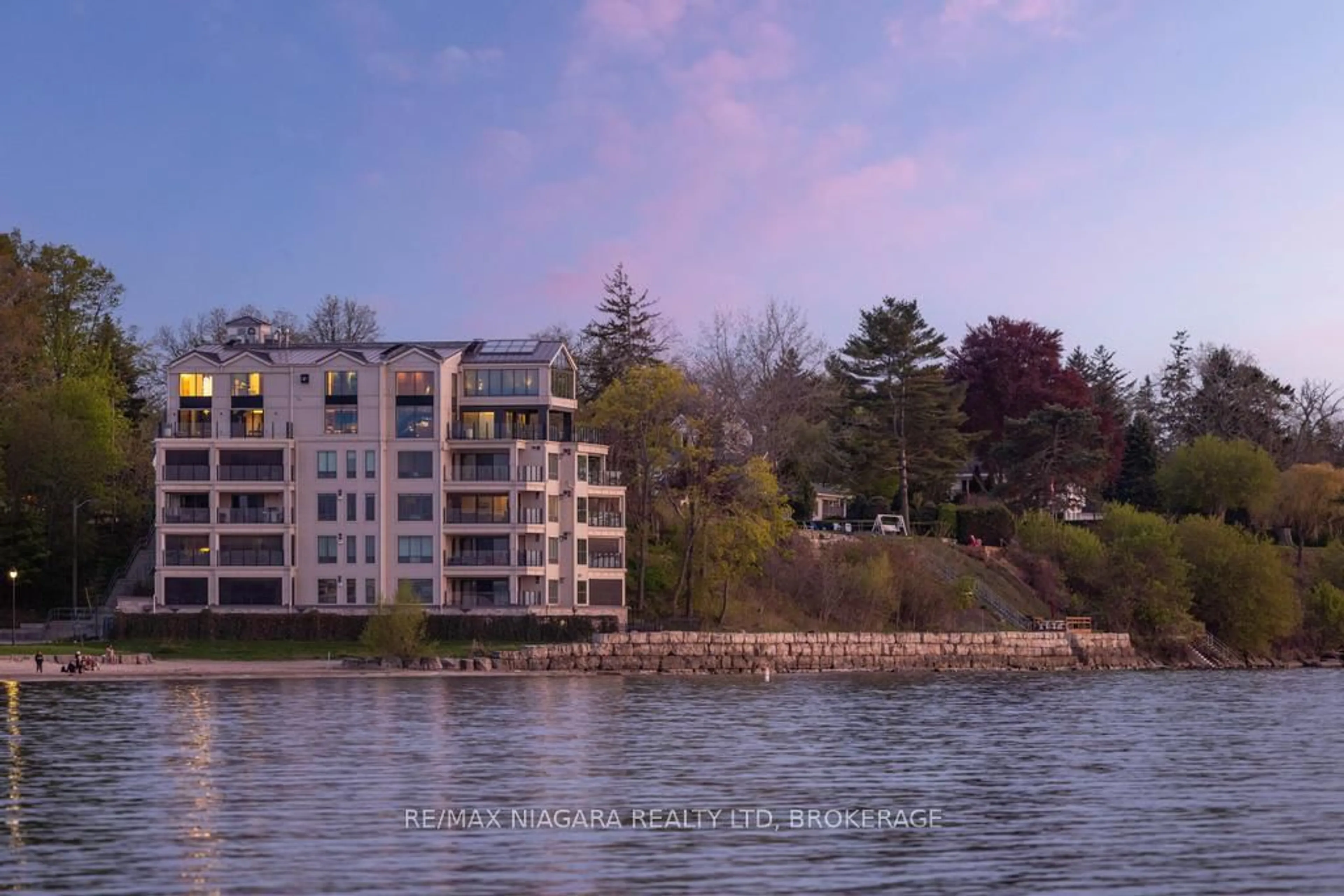 Blurry image for 10 Dalhousie Ave #201, St. Catharines Ontario L2N 4W4