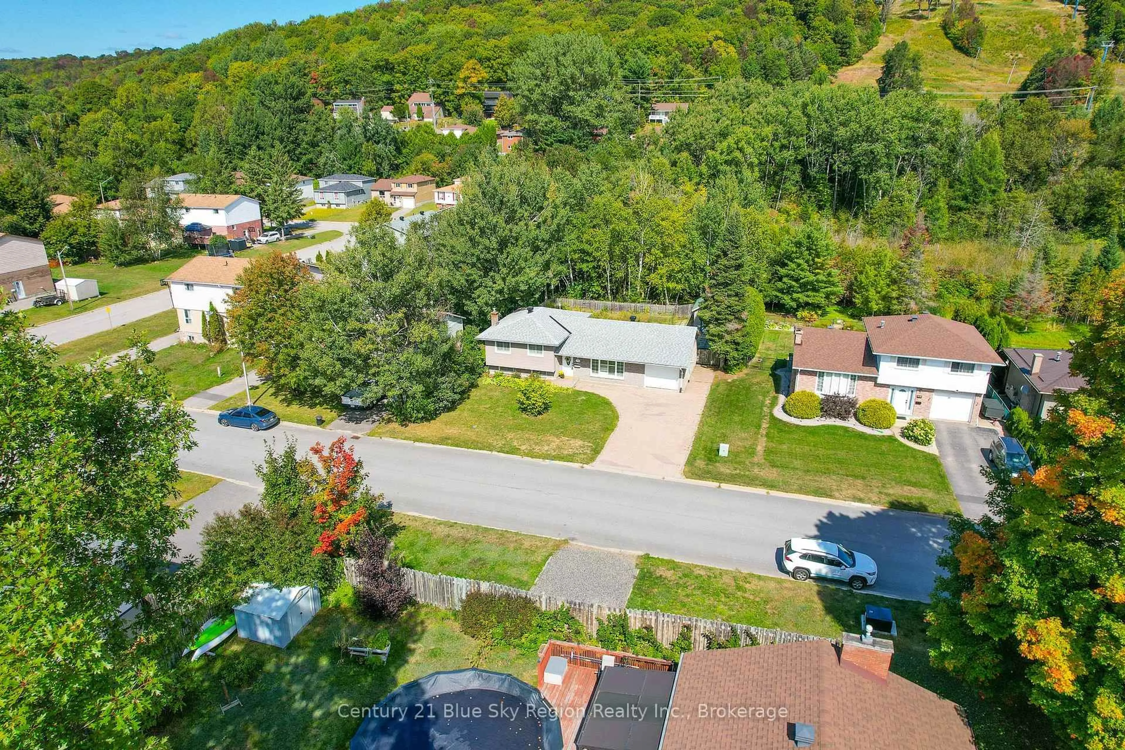 A pic from outside/outdoor area/front of a property/back of a property/a pic from drone, mountain view for 298 Rancier St, North Bay Ontario P1B 8M4