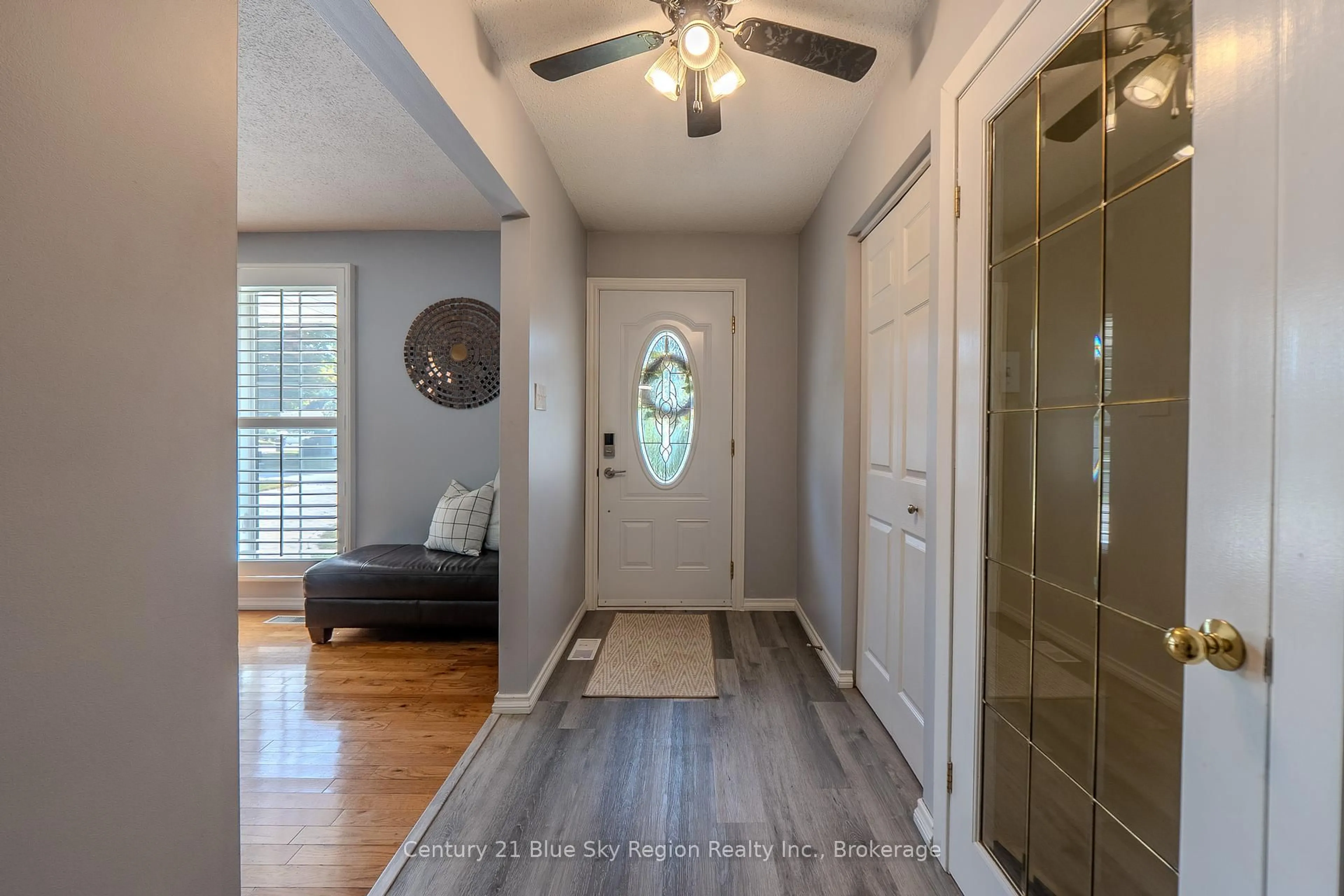 Indoor entryway for 298 Rancier St, North Bay Ontario P1B 8M4
