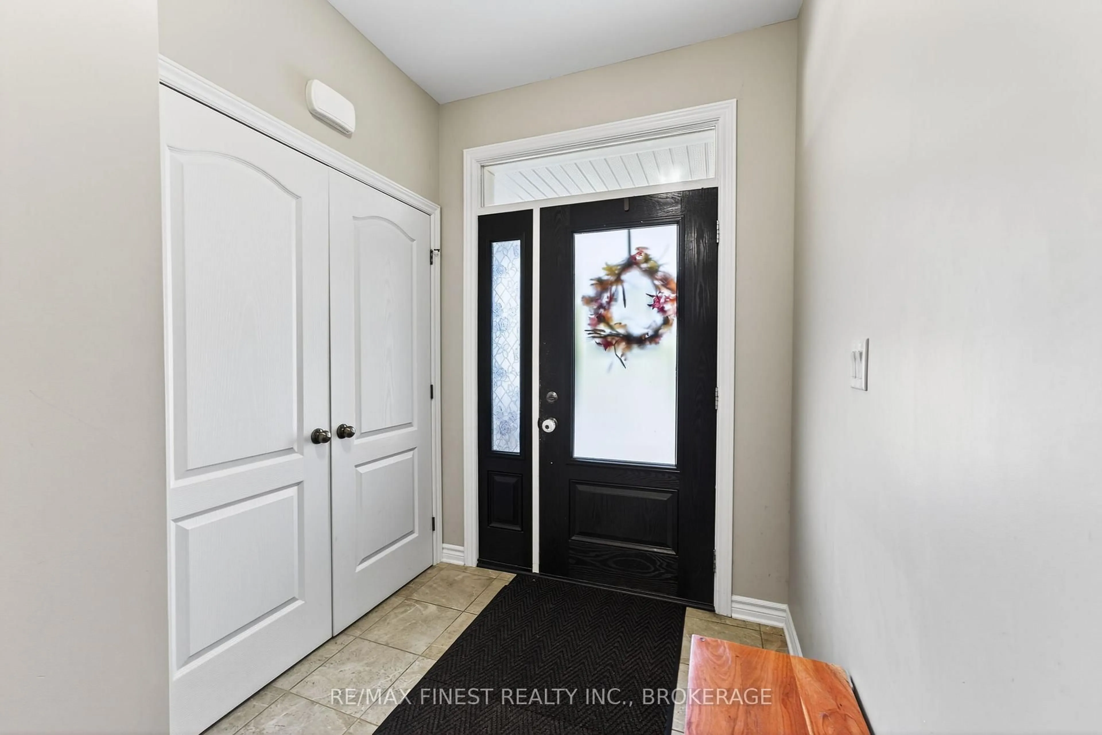 Indoor entryway for 1257 Wheathill St, Kingston Ontario K7M 0H4