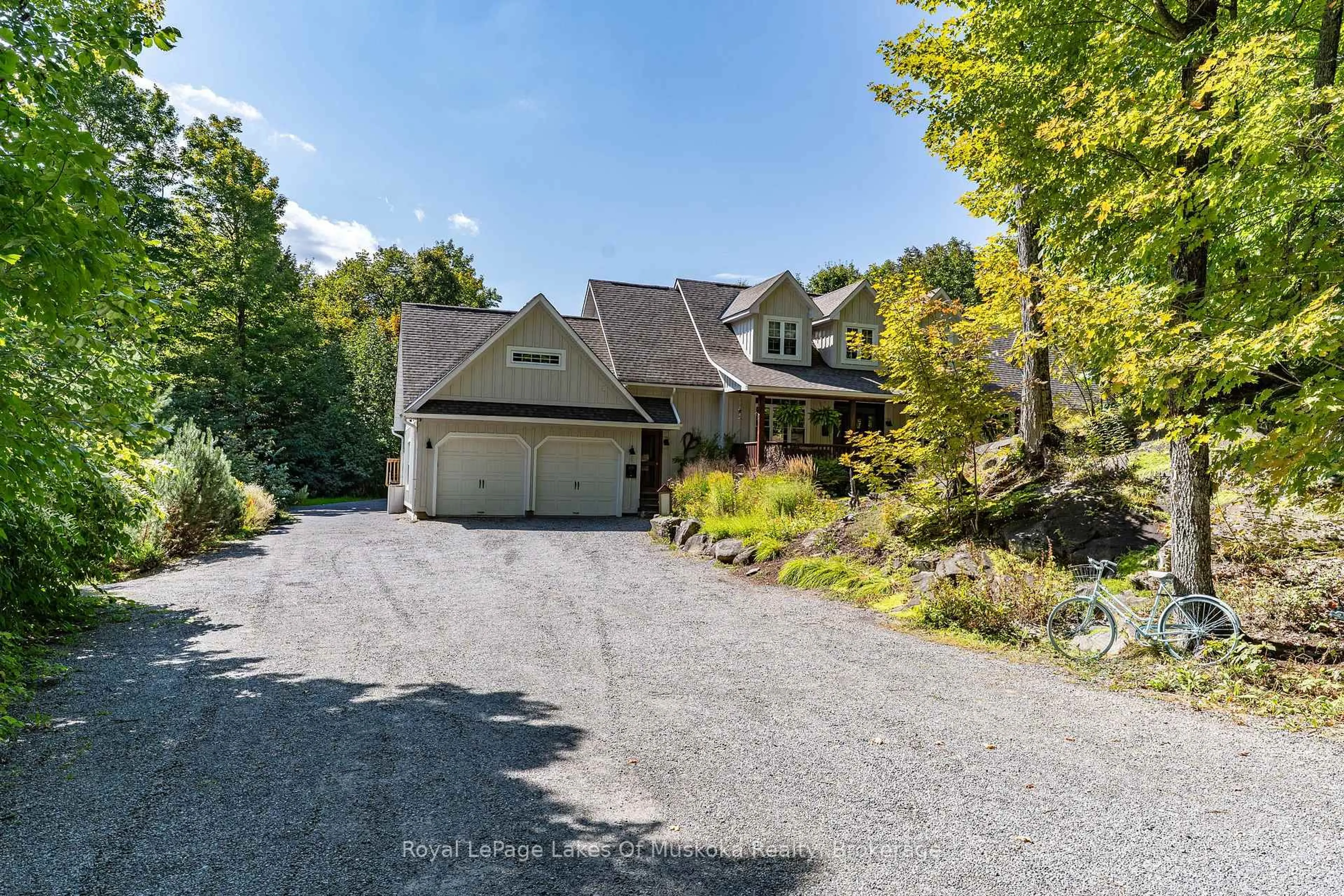 A pic from outside/outdoor area/front of a property/back of a property/a pic from drone, street for 1080 Walkers Glenn Cres, Lake of Bays Ontario P1H 2J6