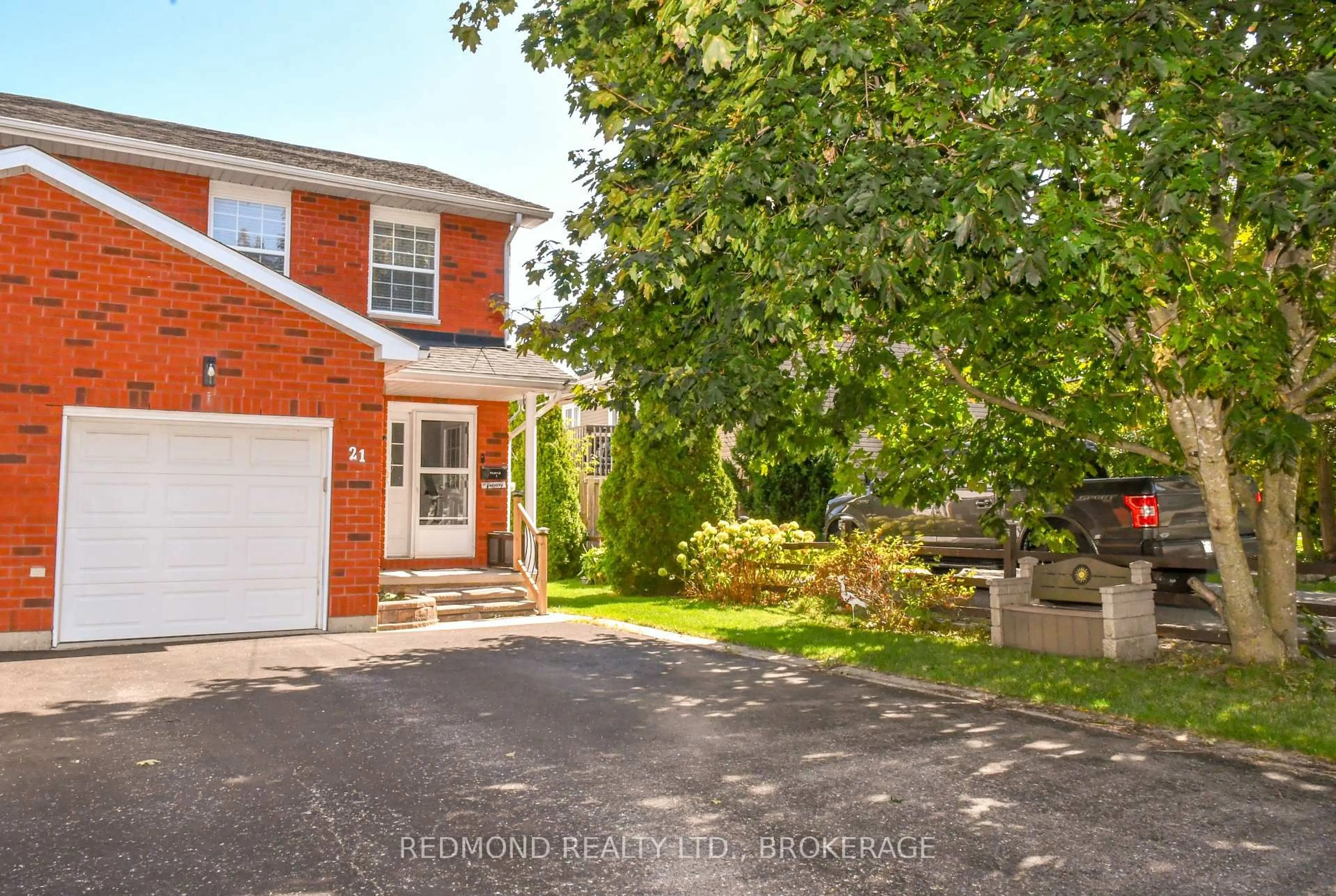 Home with brick exterior material, street for 21 Elm St, Gananoque Ontario K7G 2S8