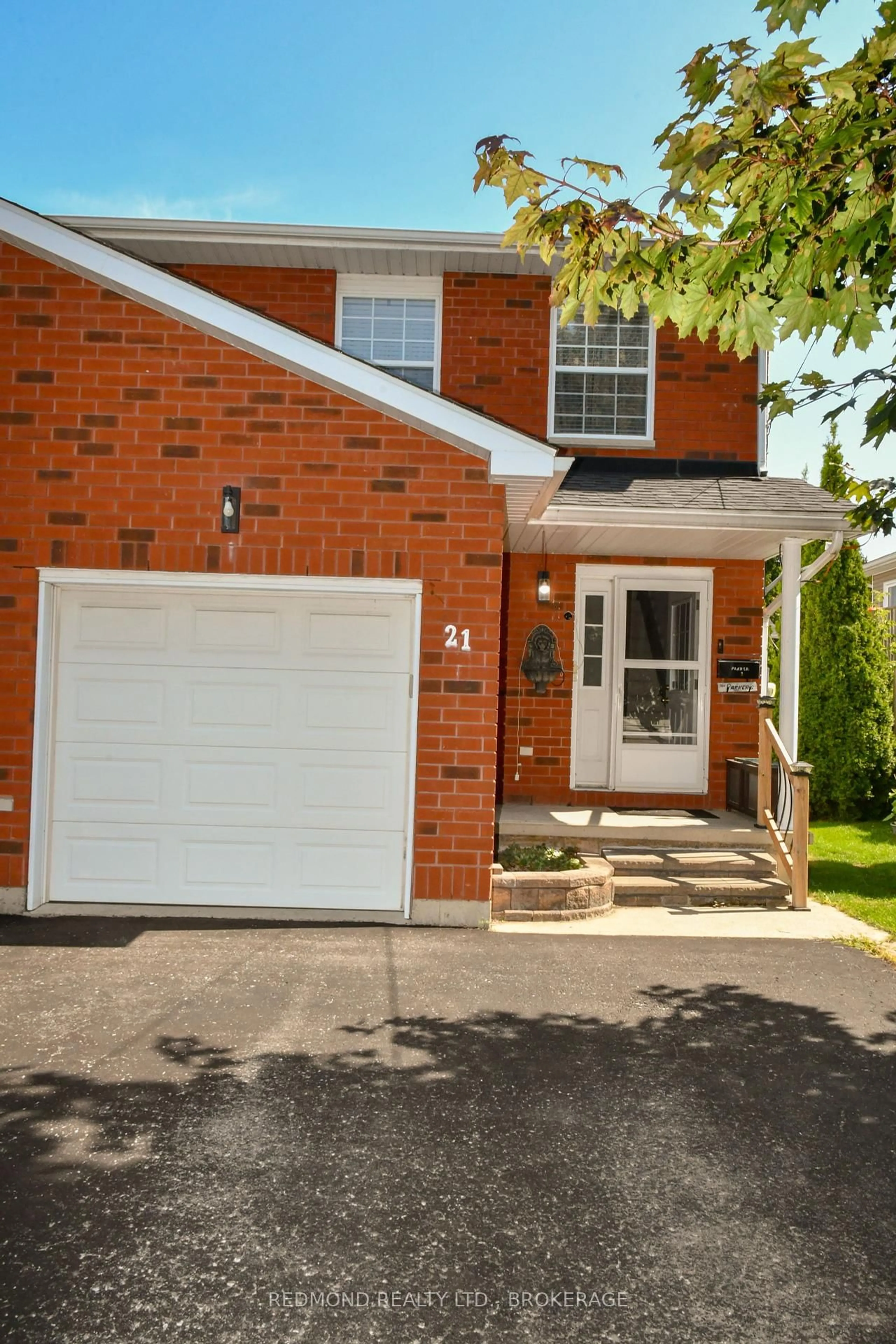 Home with brick exterior material, street for 21 Elm St, Gananoque Ontario K7G 2S8