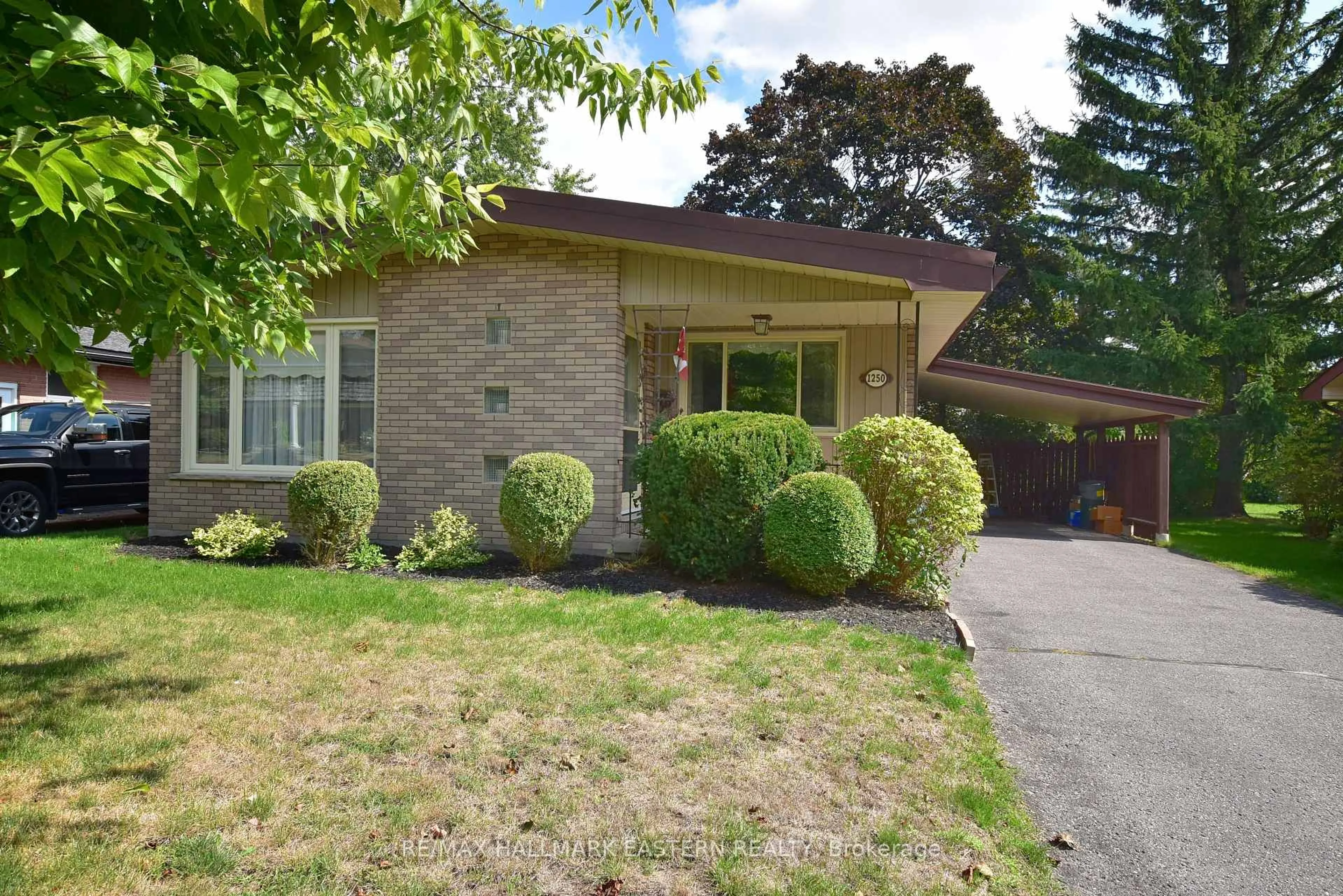 Home with brick exterior material, street for 1250 Franklin Dr, Peterborough Ontario K9H 6Z4