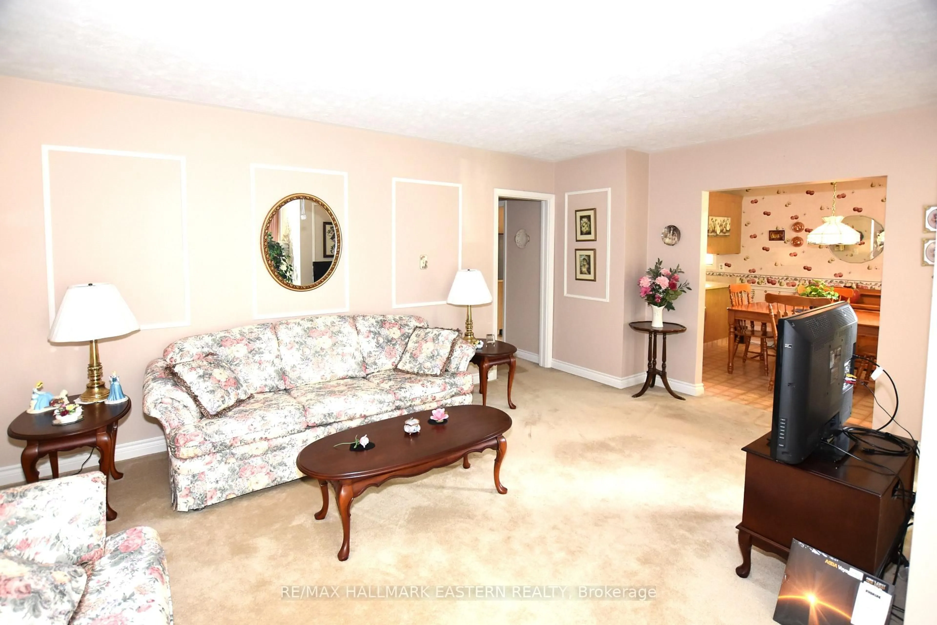 Living room with furniture, unknown for 1250 Franklin Dr, Peterborough Ontario K9H 6Z4