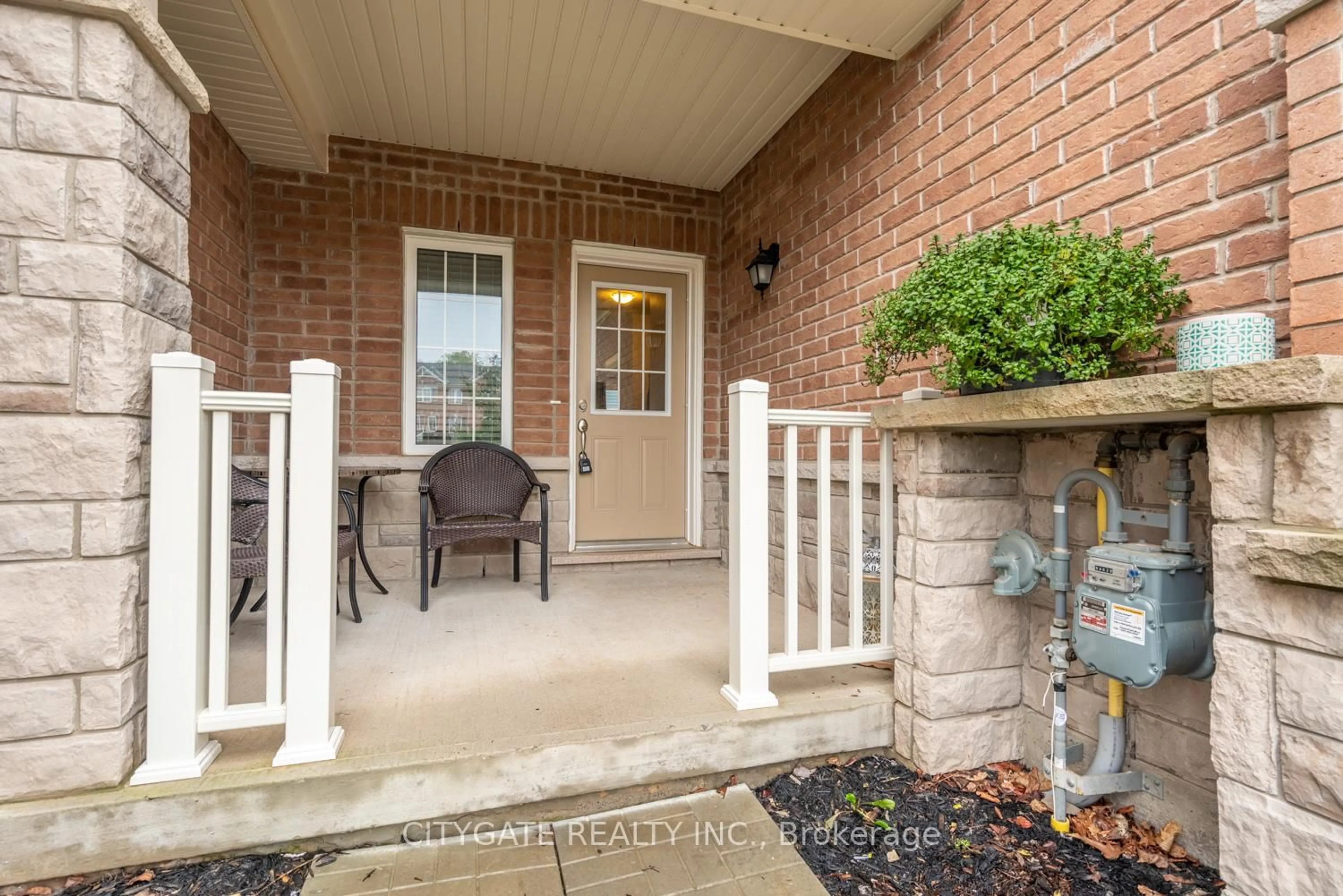 Indoor entryway for 69 McMonies Dr, Hamilton Ontario L8B 0A5