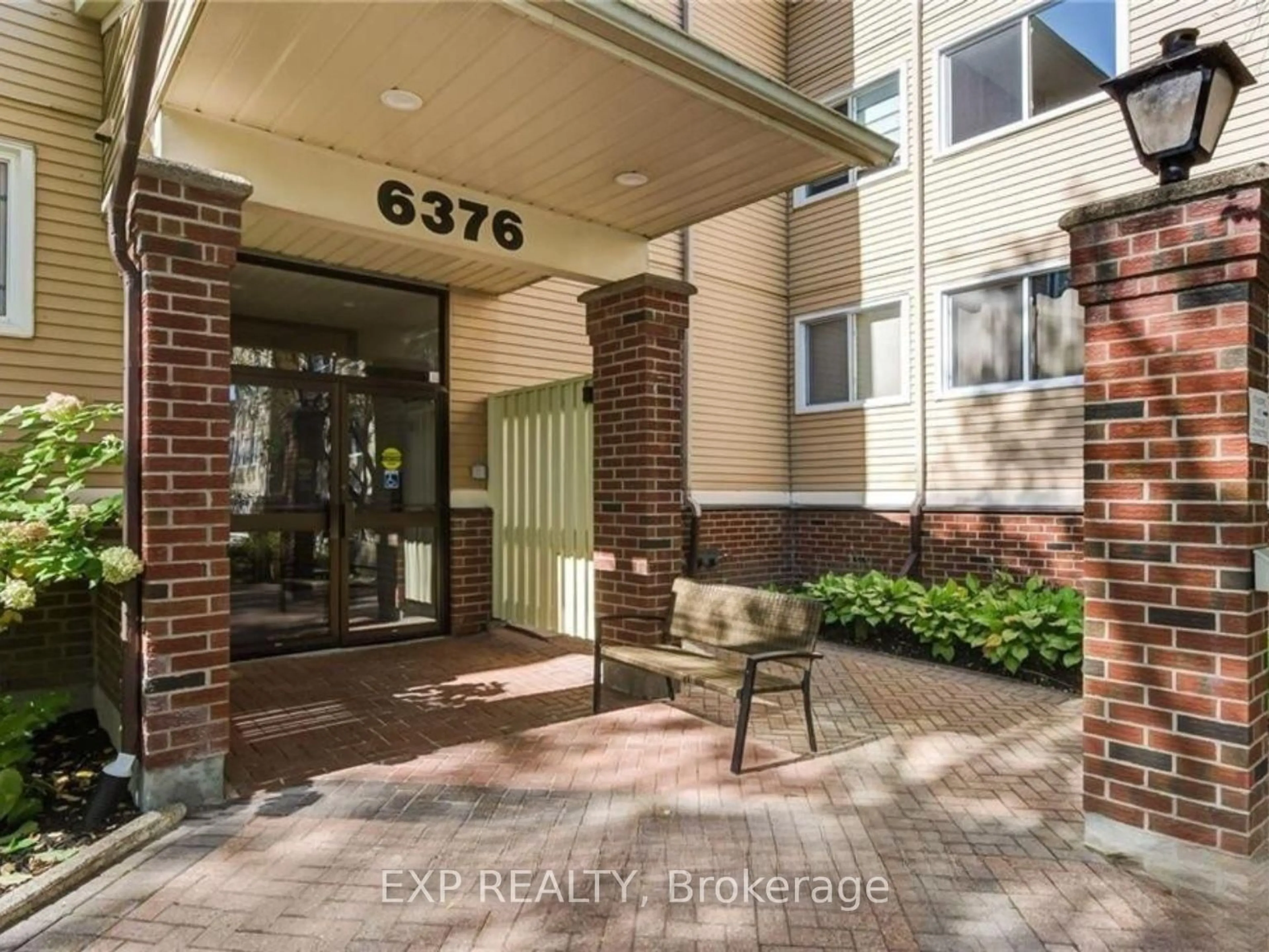 Indoor entryway for 6376 Bilberry Dr #306, Ottawa Ontario K1C 4P6