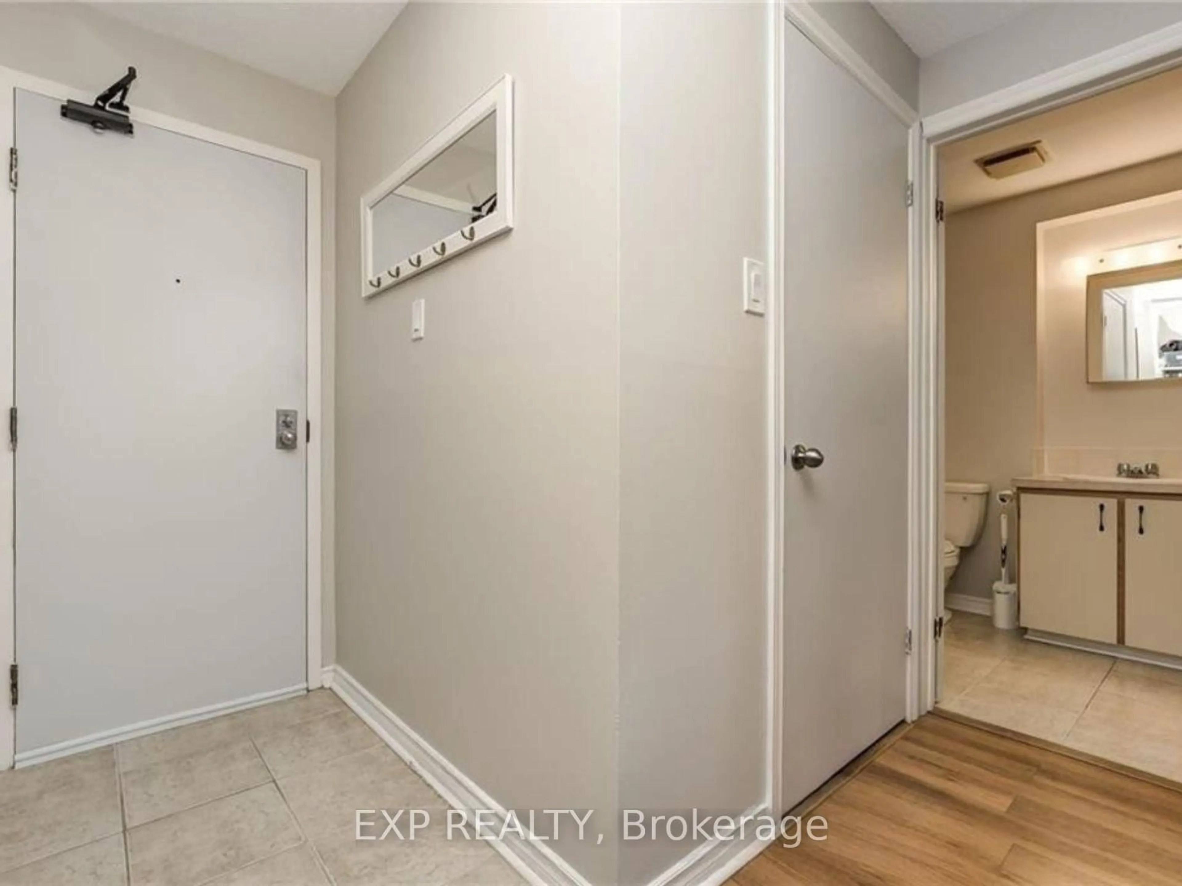Indoor entryway for 6376 Bilberry Dr #306, Ottawa Ontario K1C 4P6