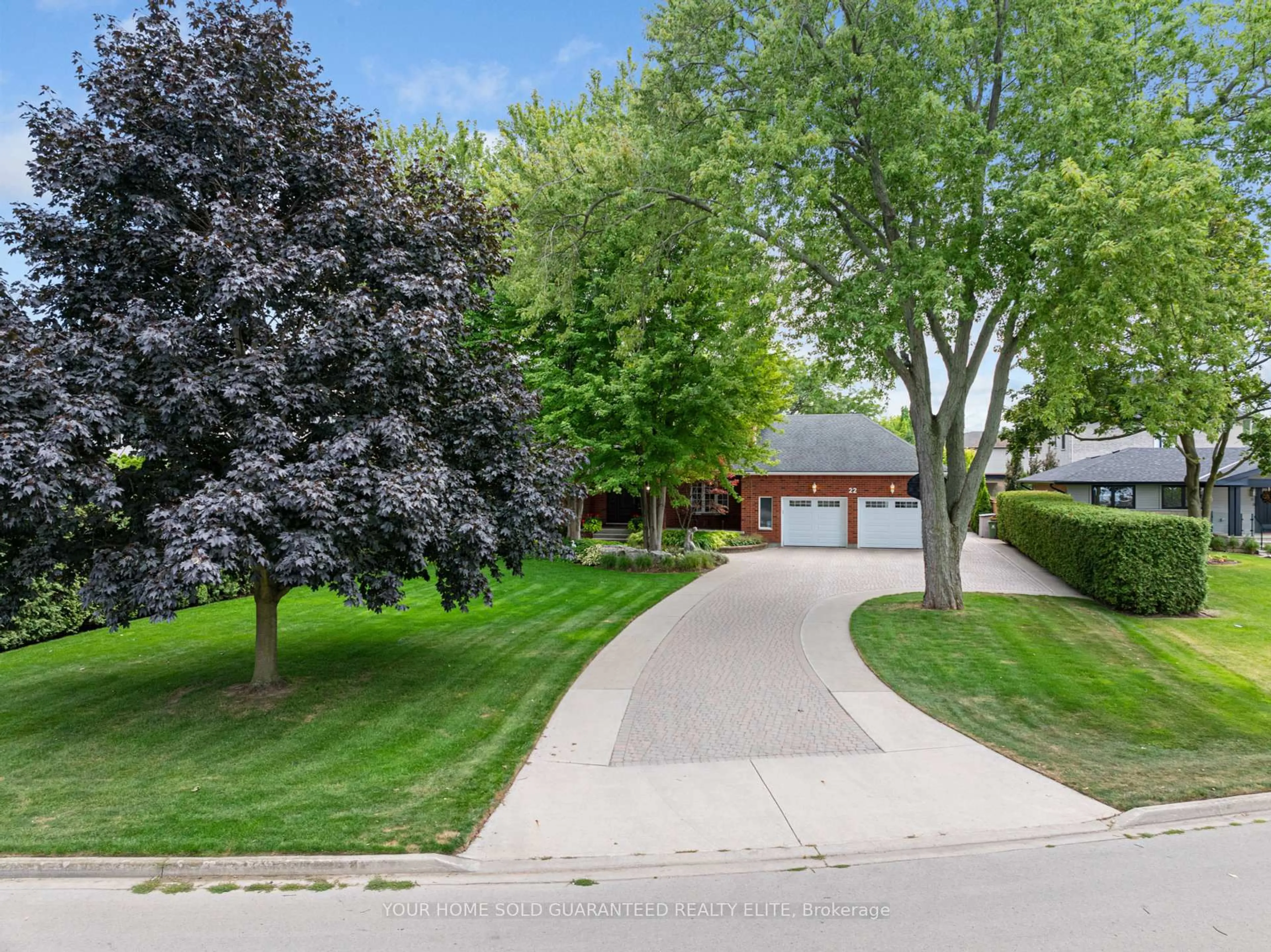A pic from outside/outdoor area/front of a property/back of a property/a pic from drone, street for 22 Wendakee Dr, Hamilton Ontario L8E 5T3