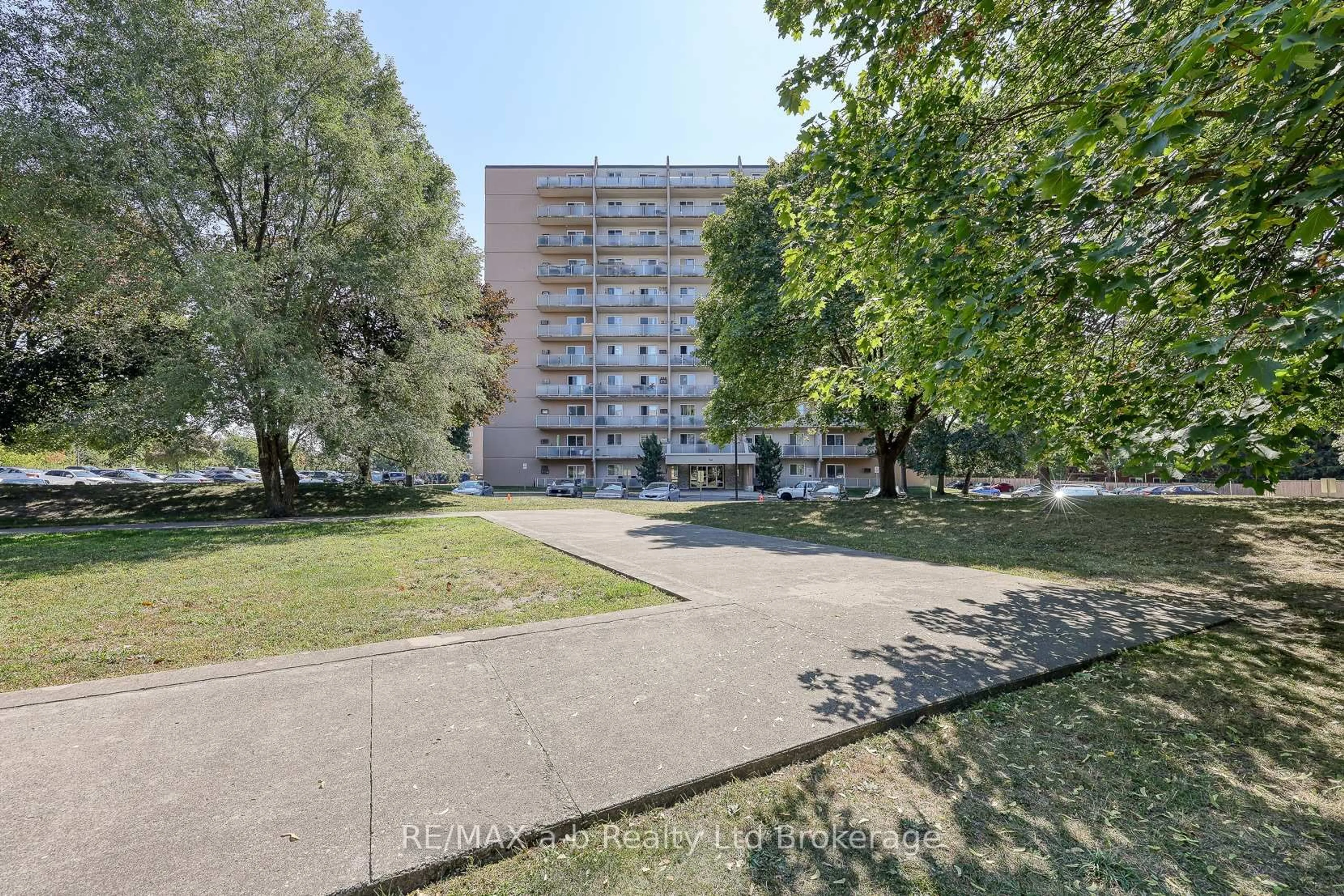 Patio, street for 563 Mornington Ave #510, London East Ontario N5Y 4T8