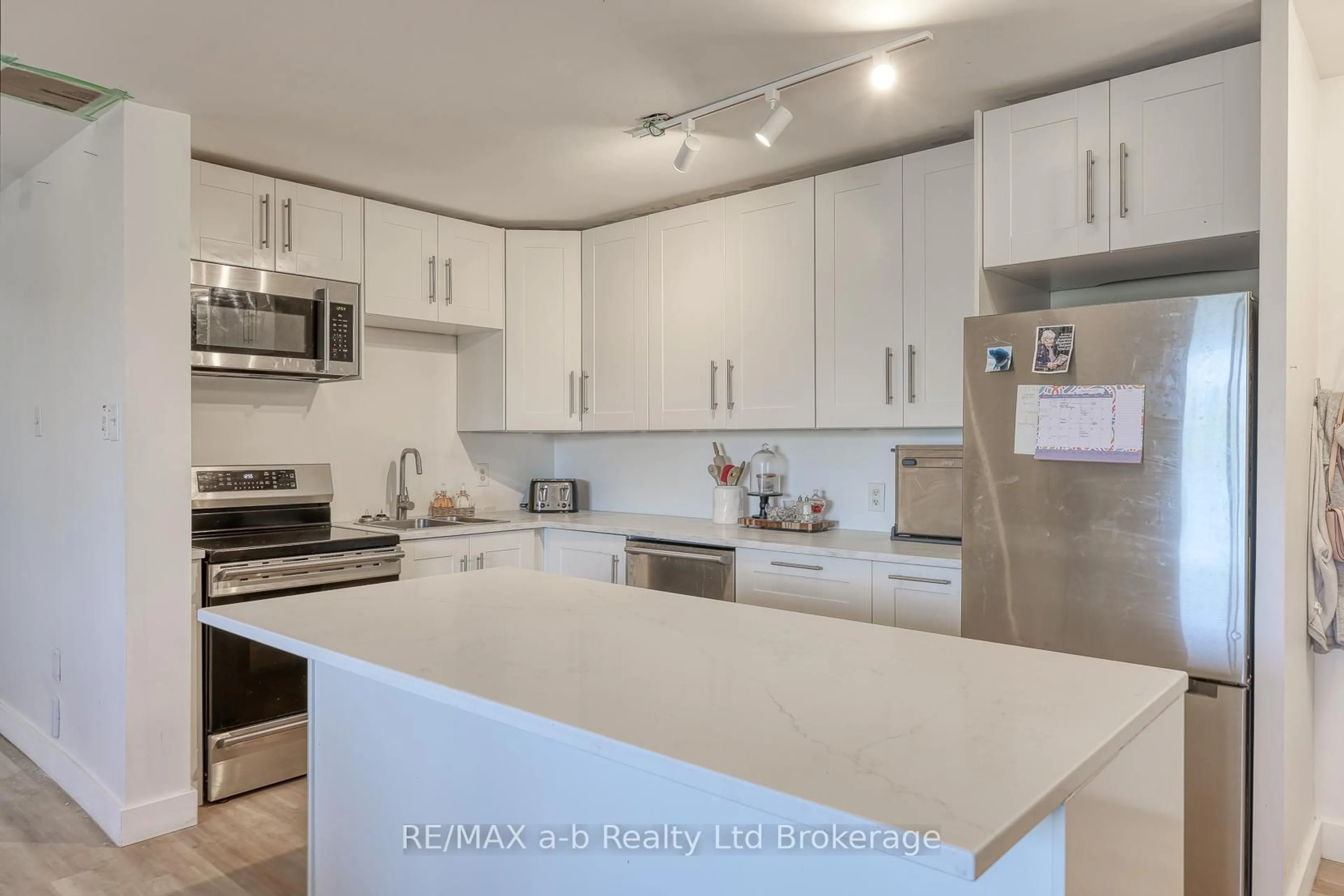 Unknown for 563 Mornington Ave #510, London East Ontario N5Y 4T8