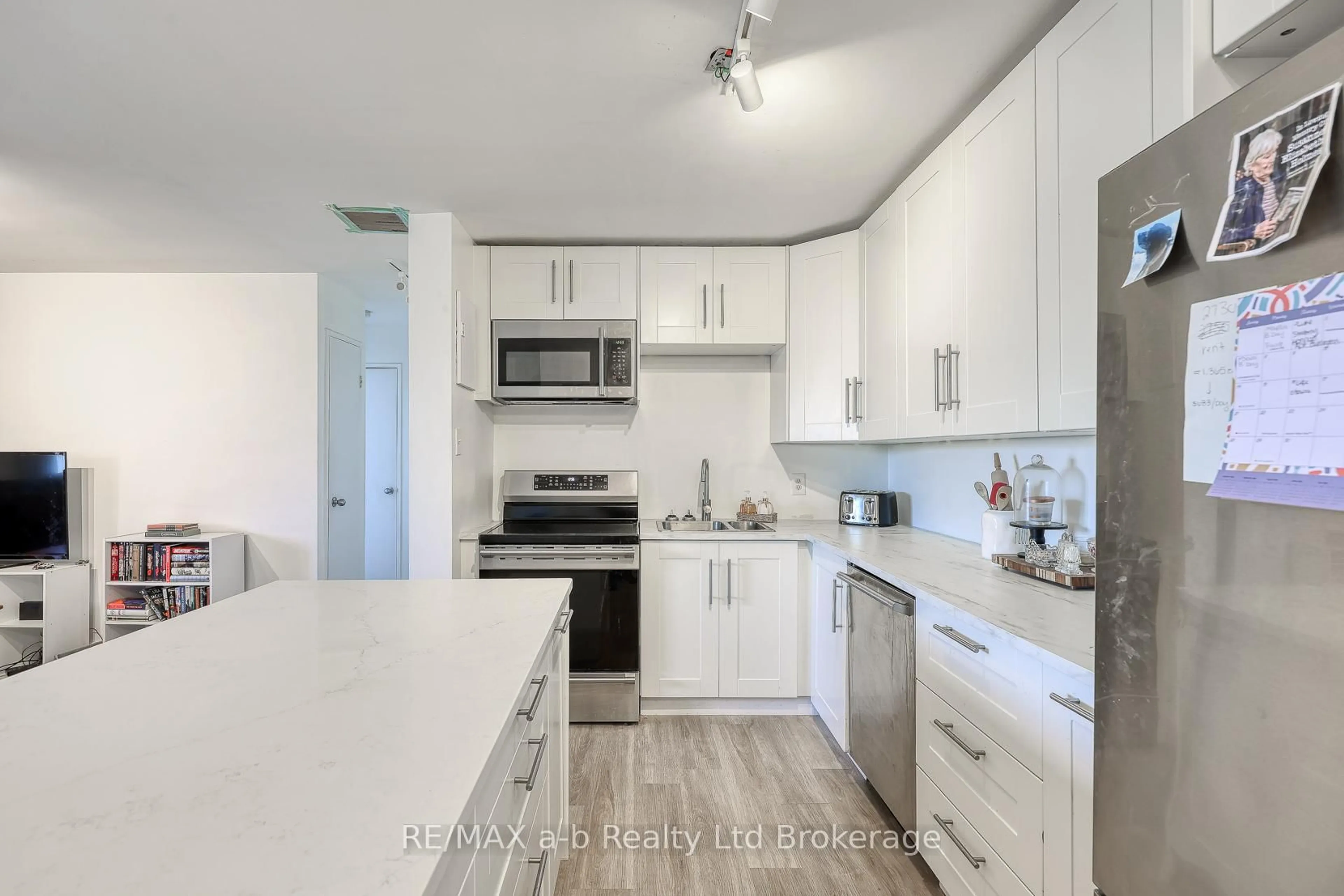 Standard kitchen, ceramic/tile floor for 563 Mornington Ave #510, London East Ontario N5Y 4T8