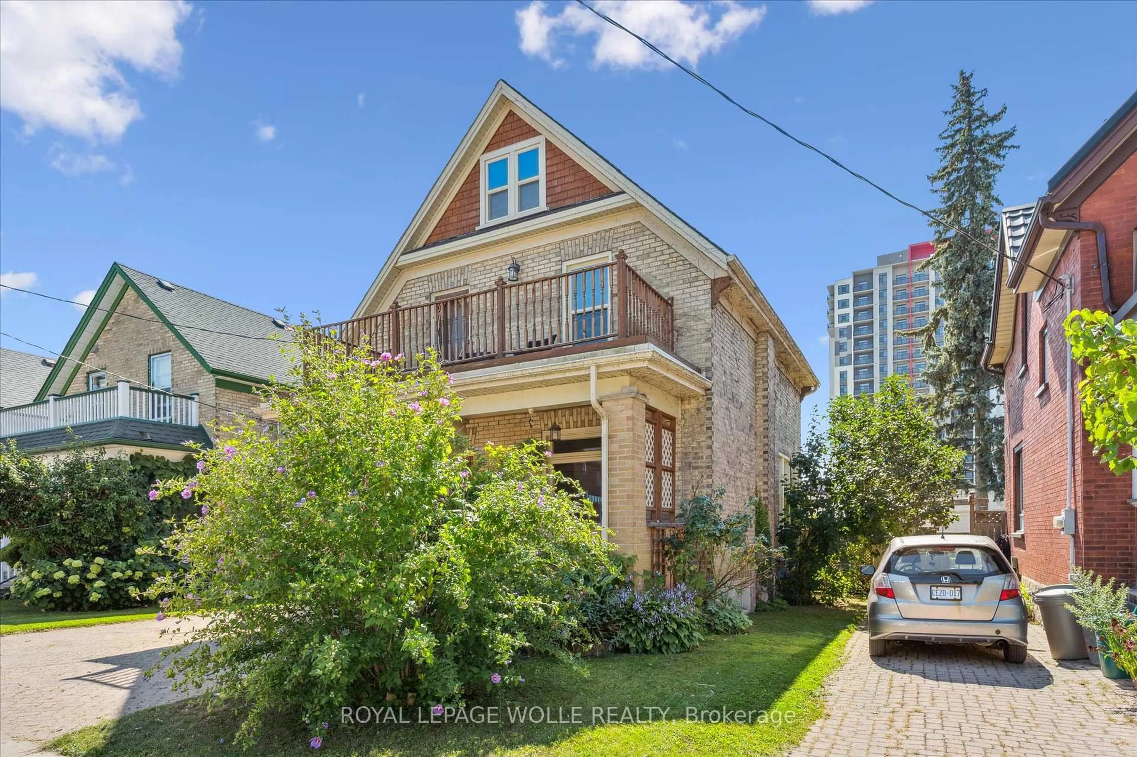 Home with brick exterior material, street for 233 Duke St, Kitchener Ontario N2H 1B2