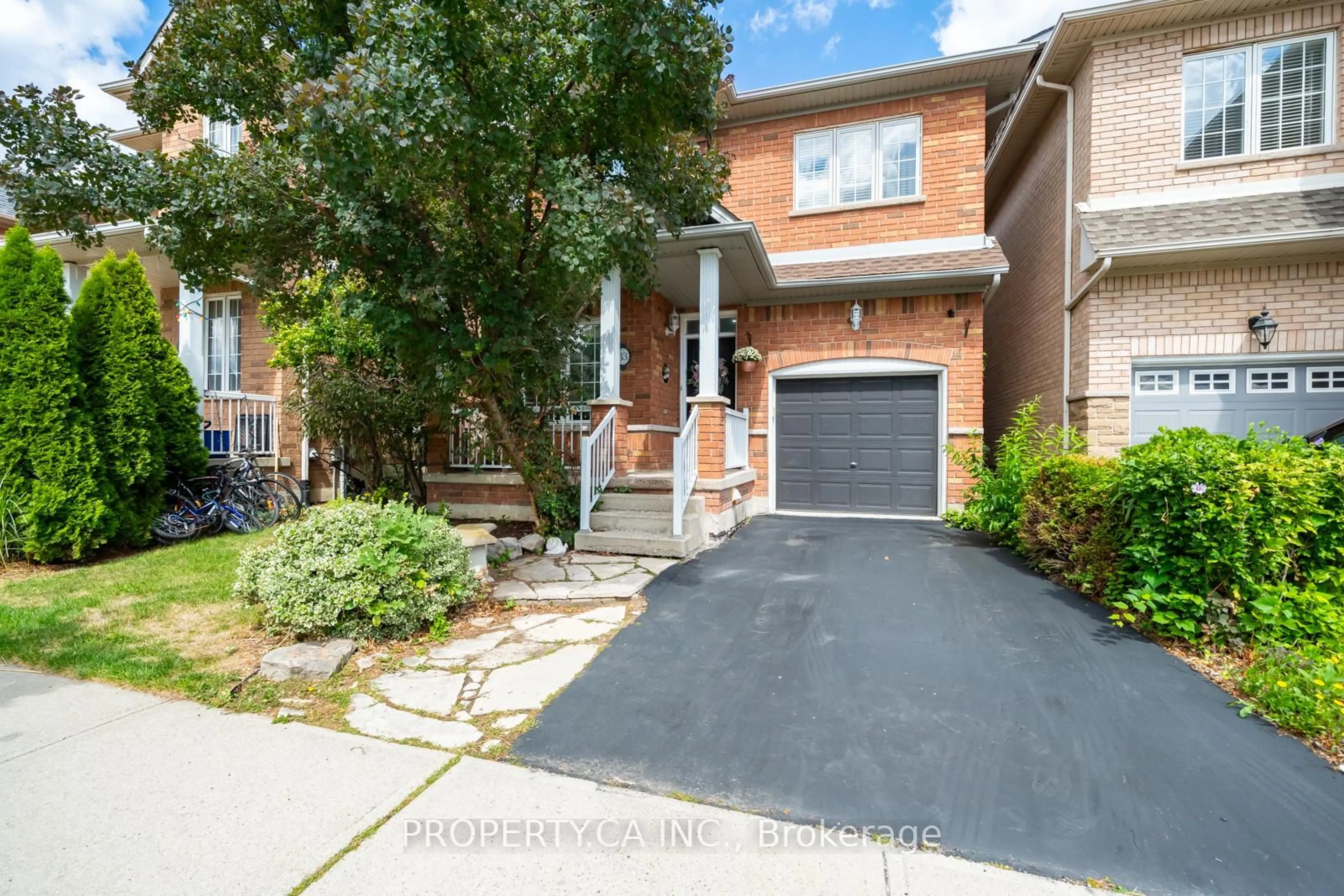 Home with brick exterior material, street for 33 Panorama Way, Hamilton Ontario L8E 6C6